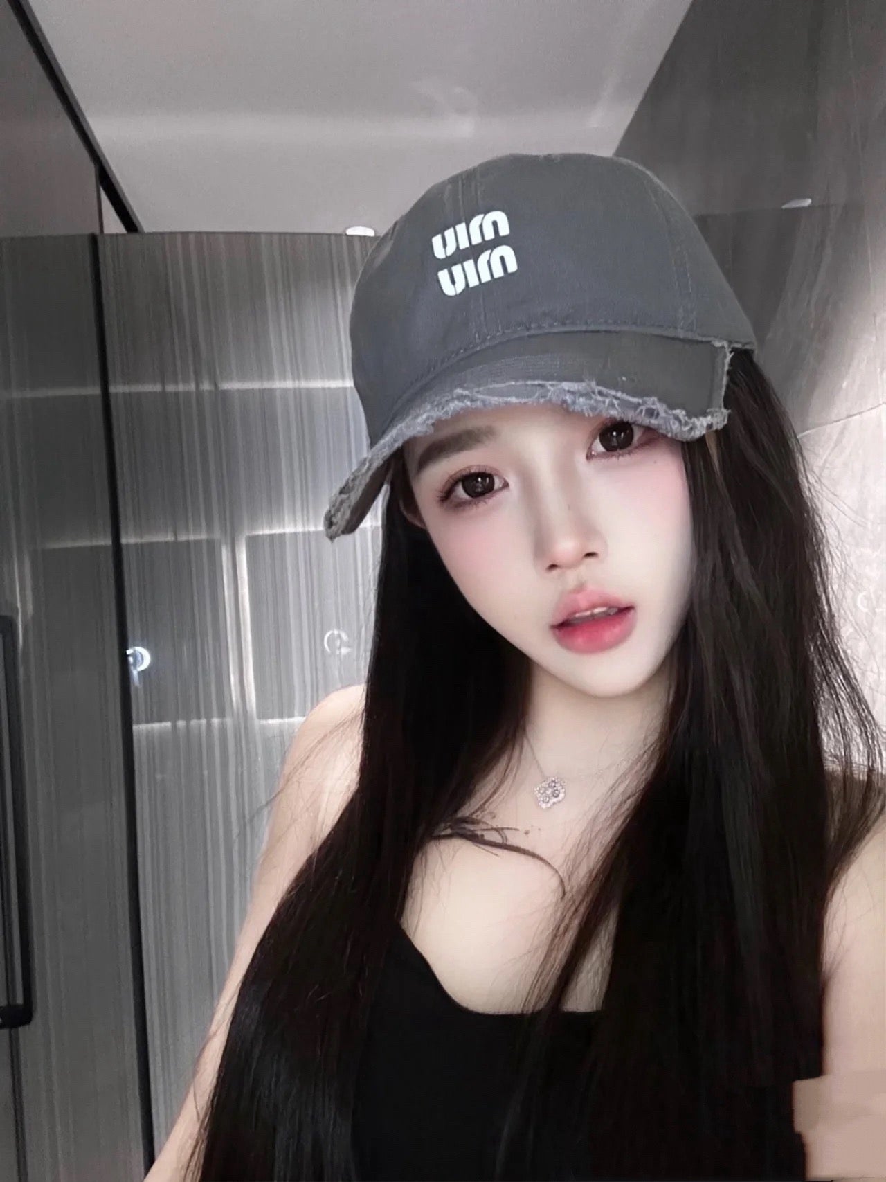 미우미우 볼캡