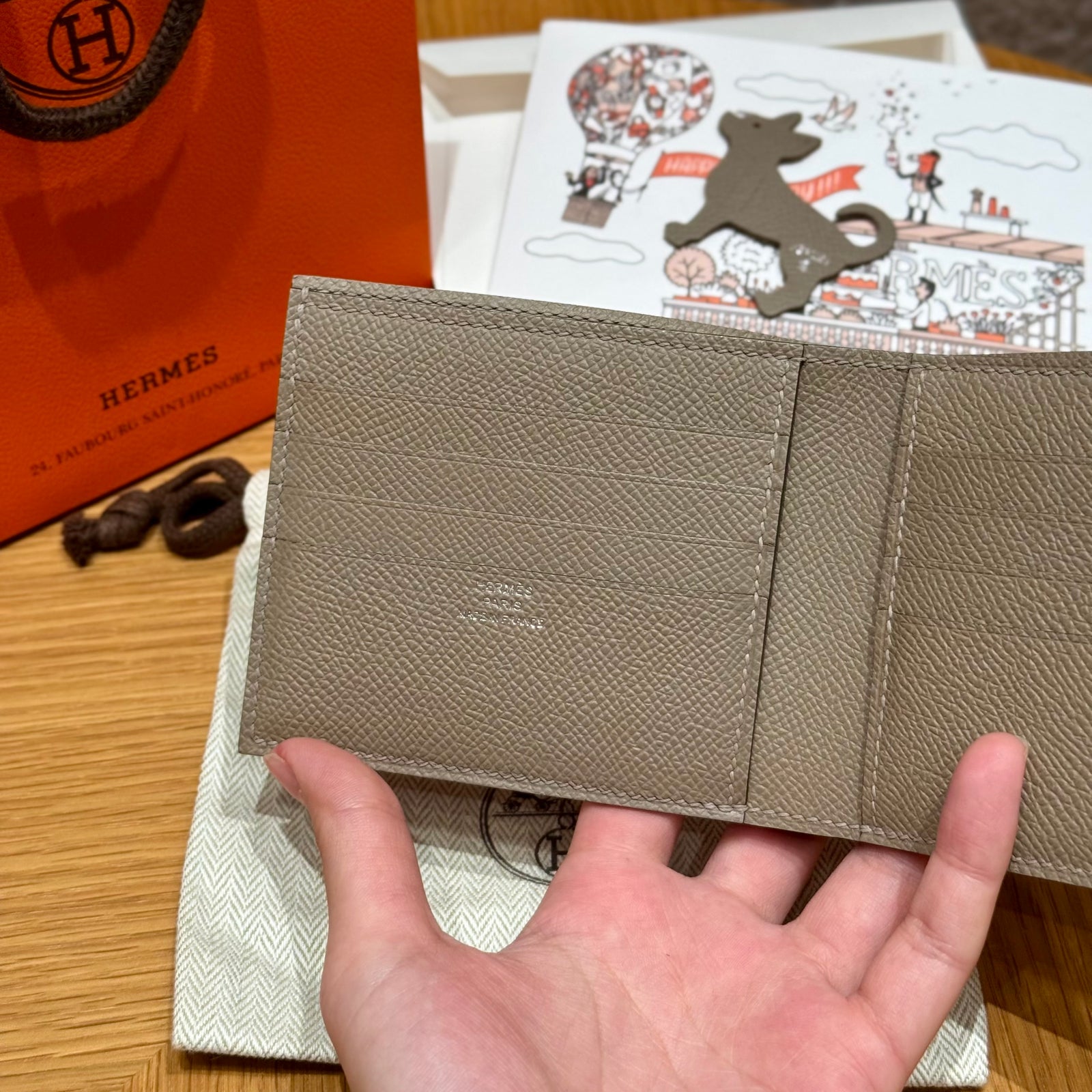 에르메스 시티즌 트윌 컴팩트 반지갑 앱송