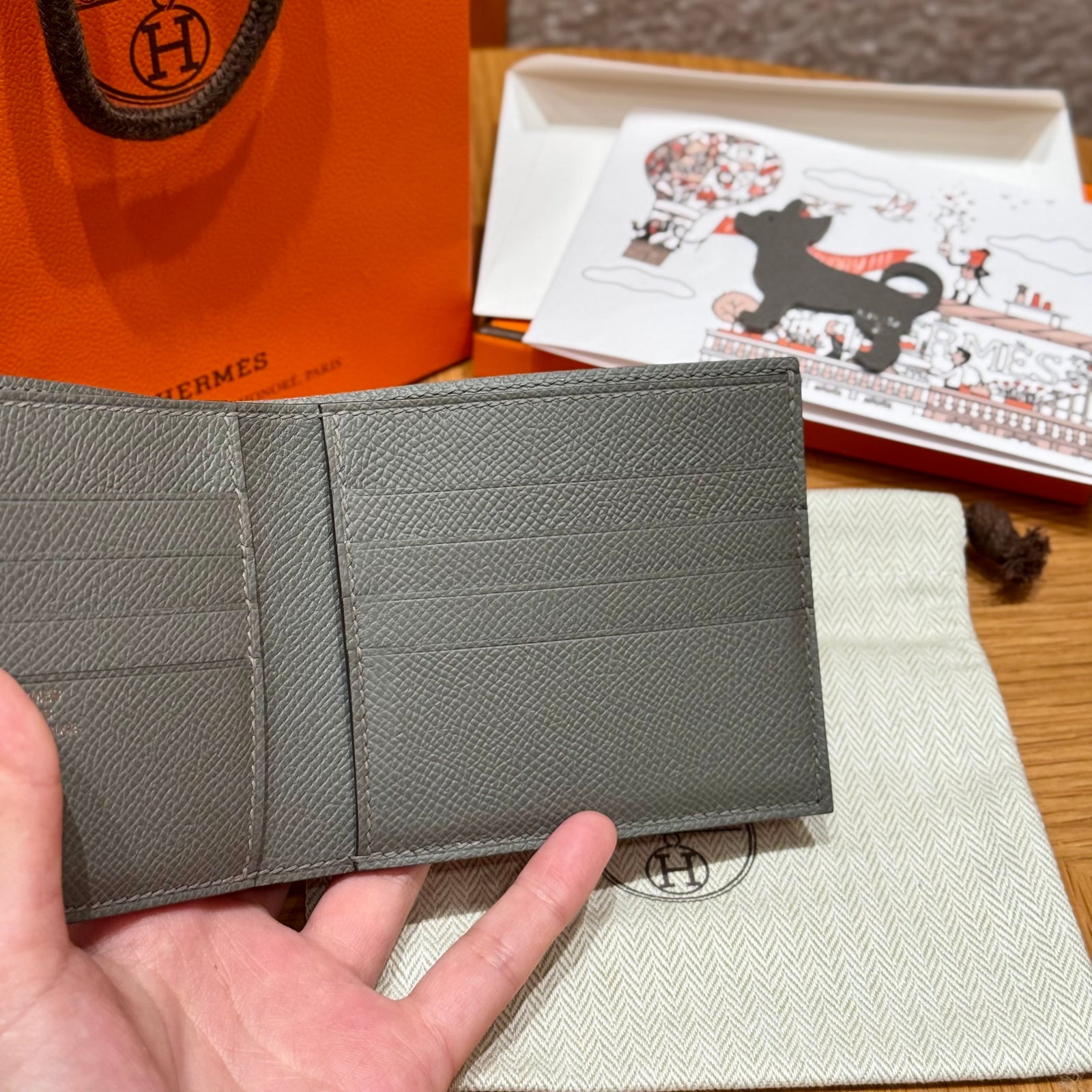 에르메스 시티즌 트윌 컴팩트 반지갑 앱송