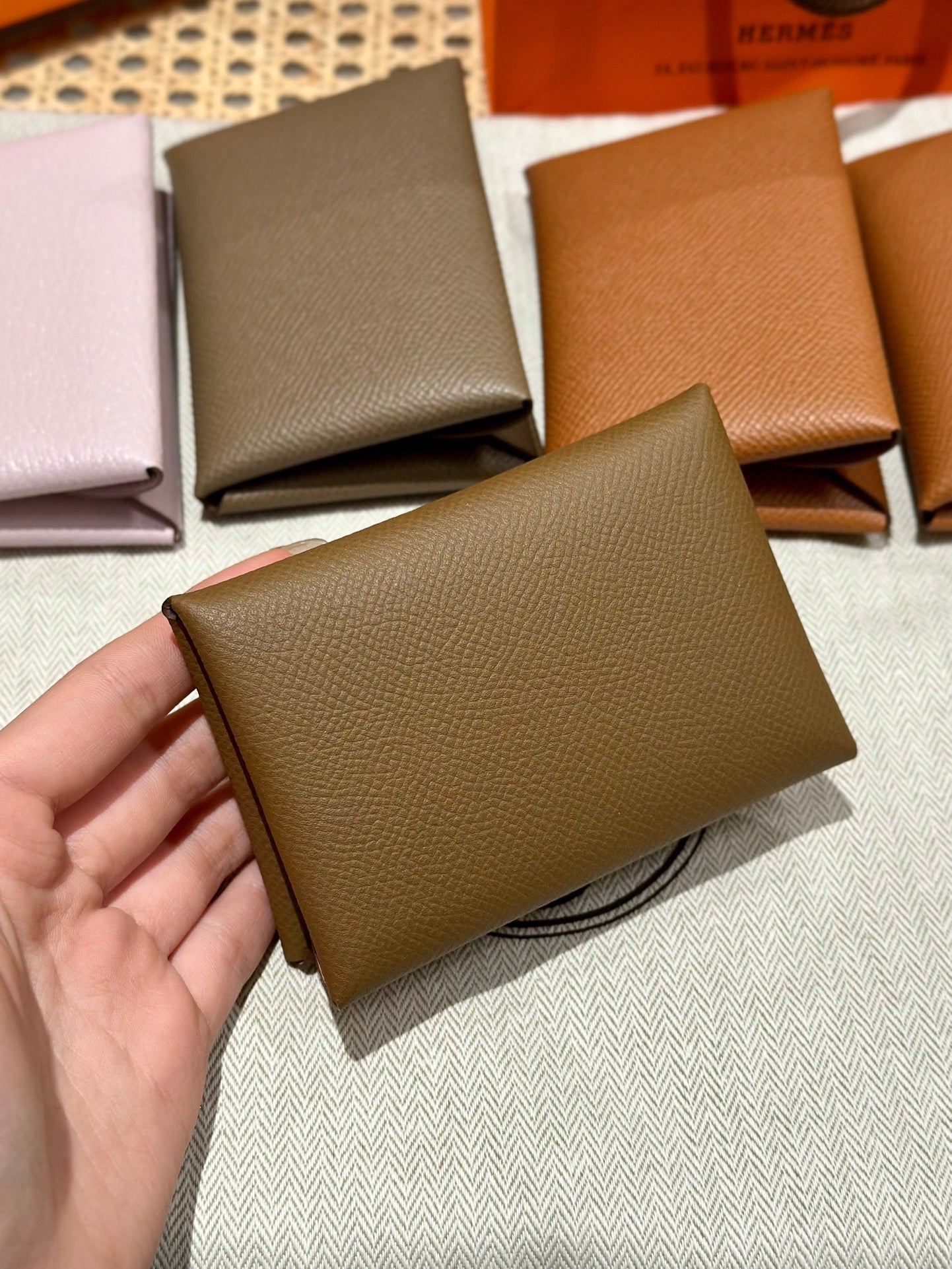 에르메스 칼비 듀오 카드지갑 앱송