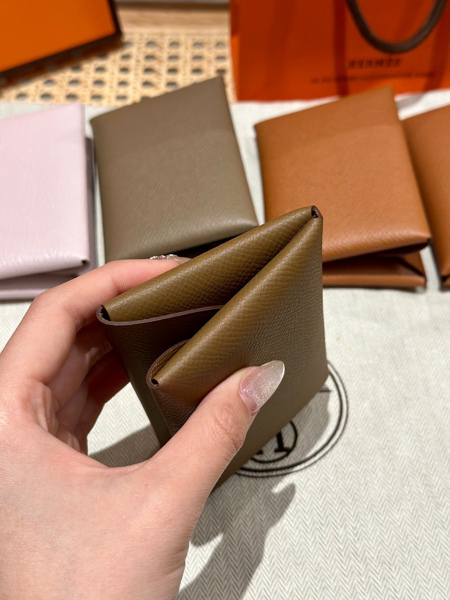 에르메스 칼비 듀오 카드지갑 앱송