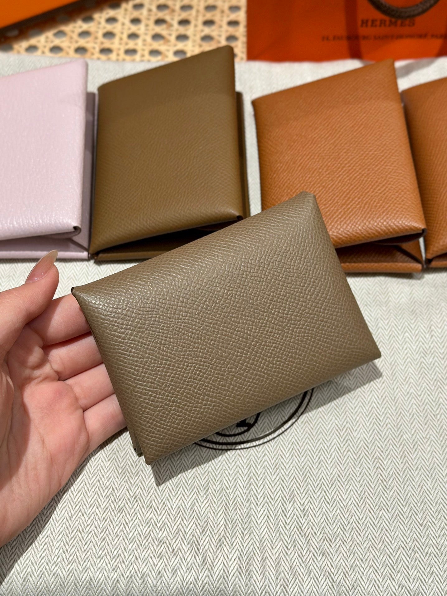 에르메스 칼비 듀오 카드지갑 앱송