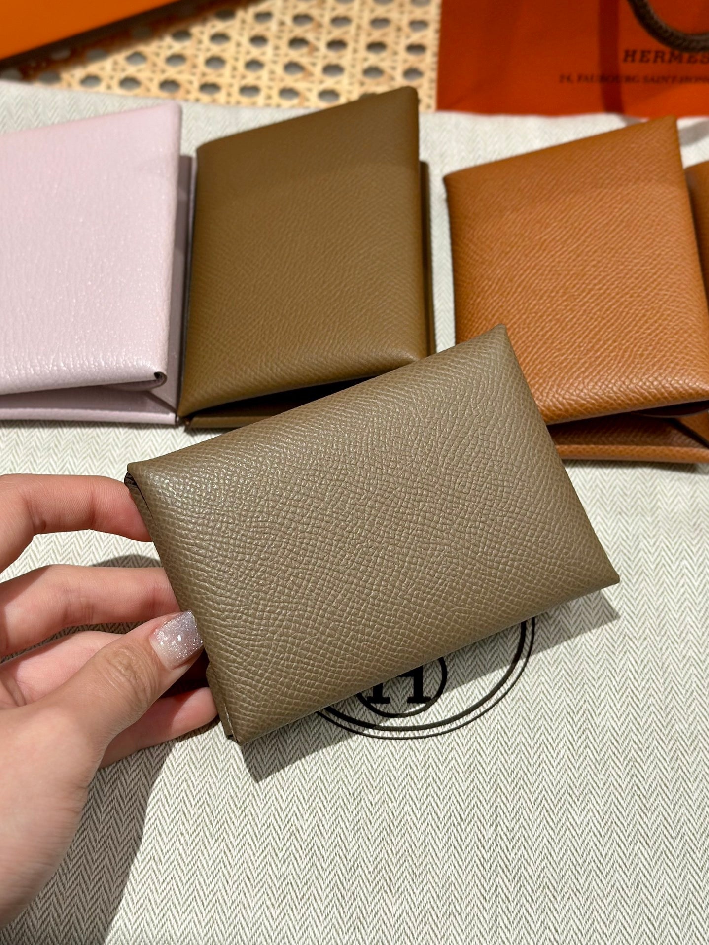 에르메스 칼비 듀오 카드지갑 앱송