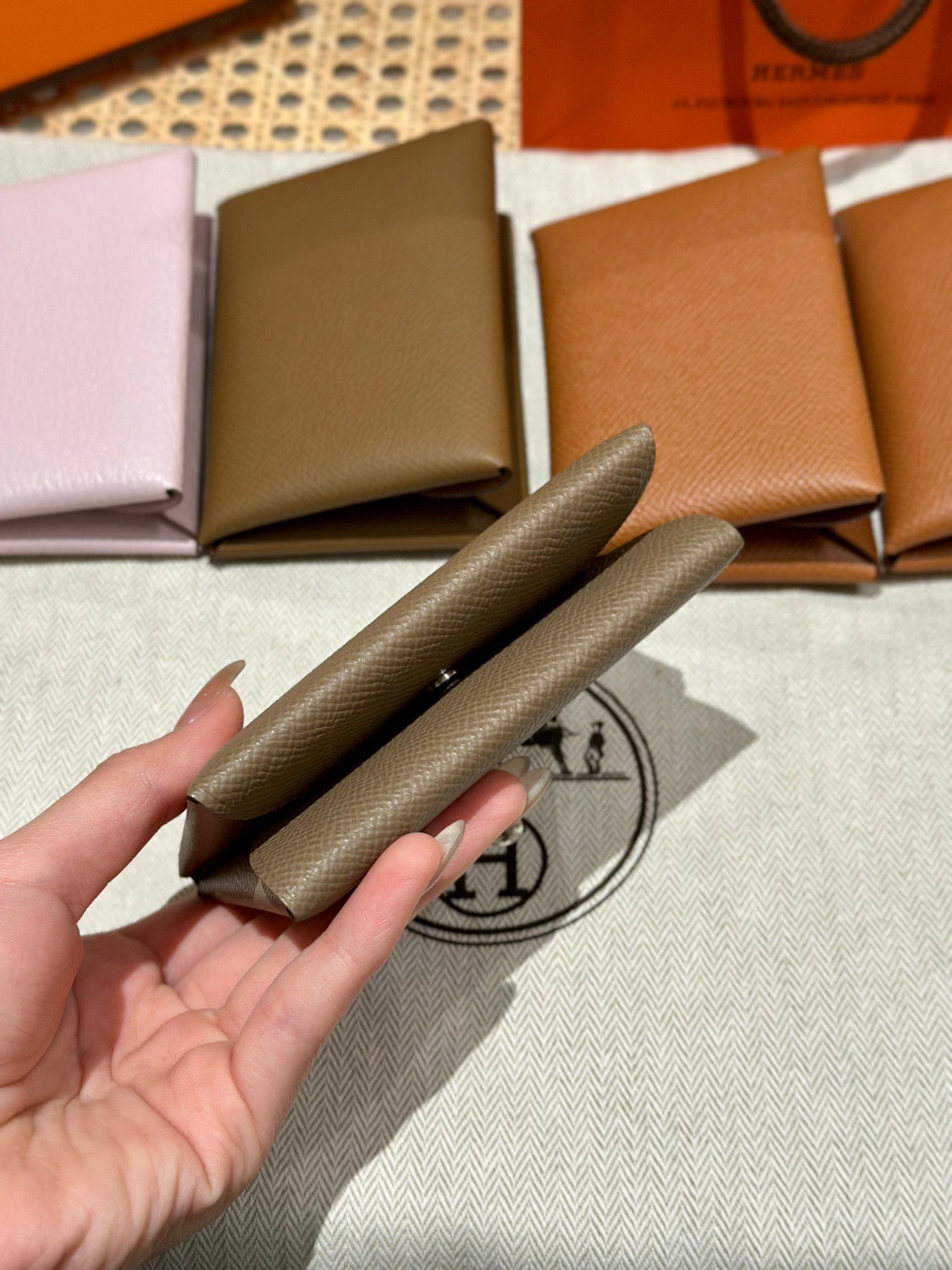 에르메스 칼비 듀오 카드지갑 앱송