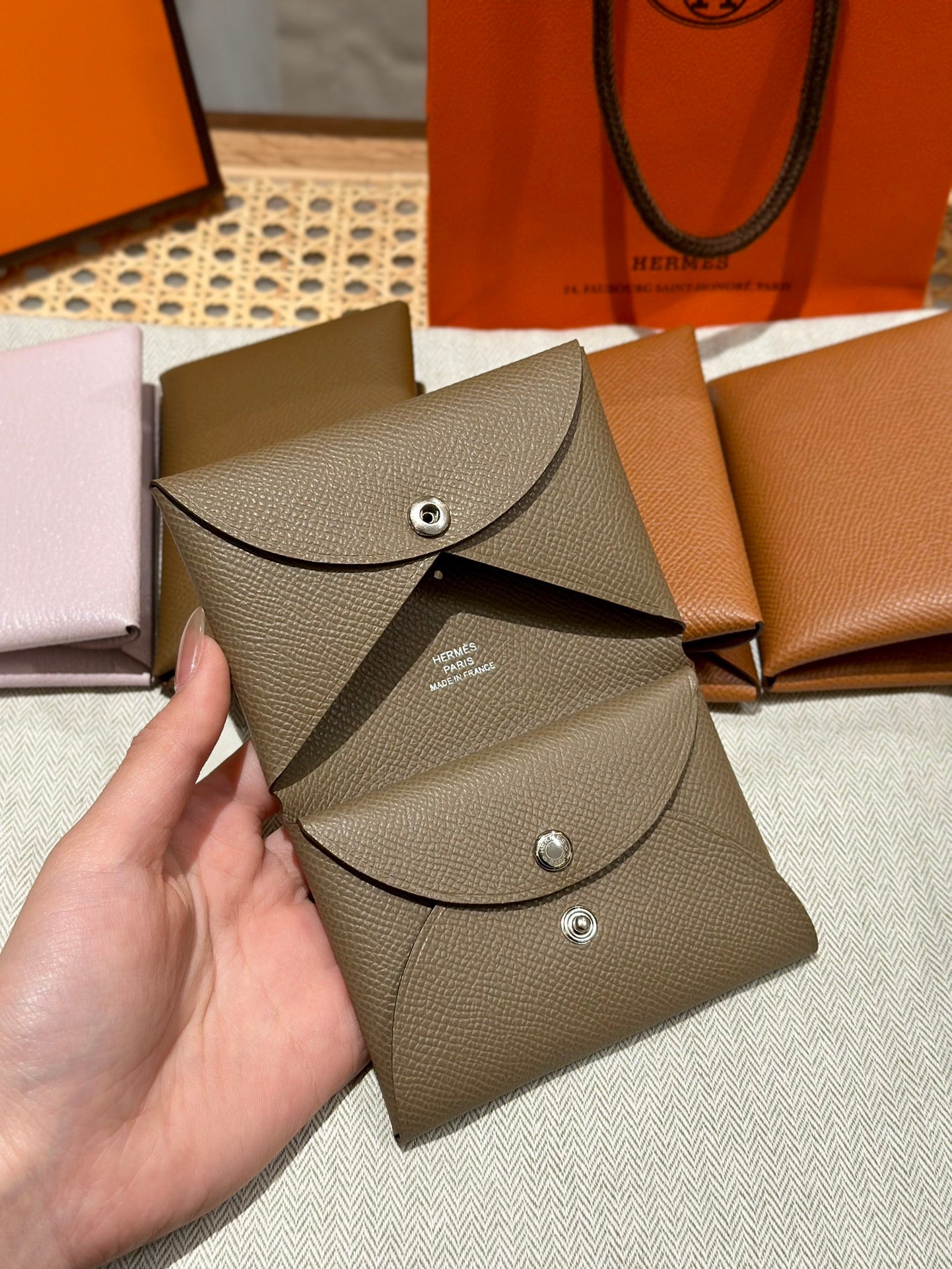 에르메스 칼비 듀오 카드지갑 앱송