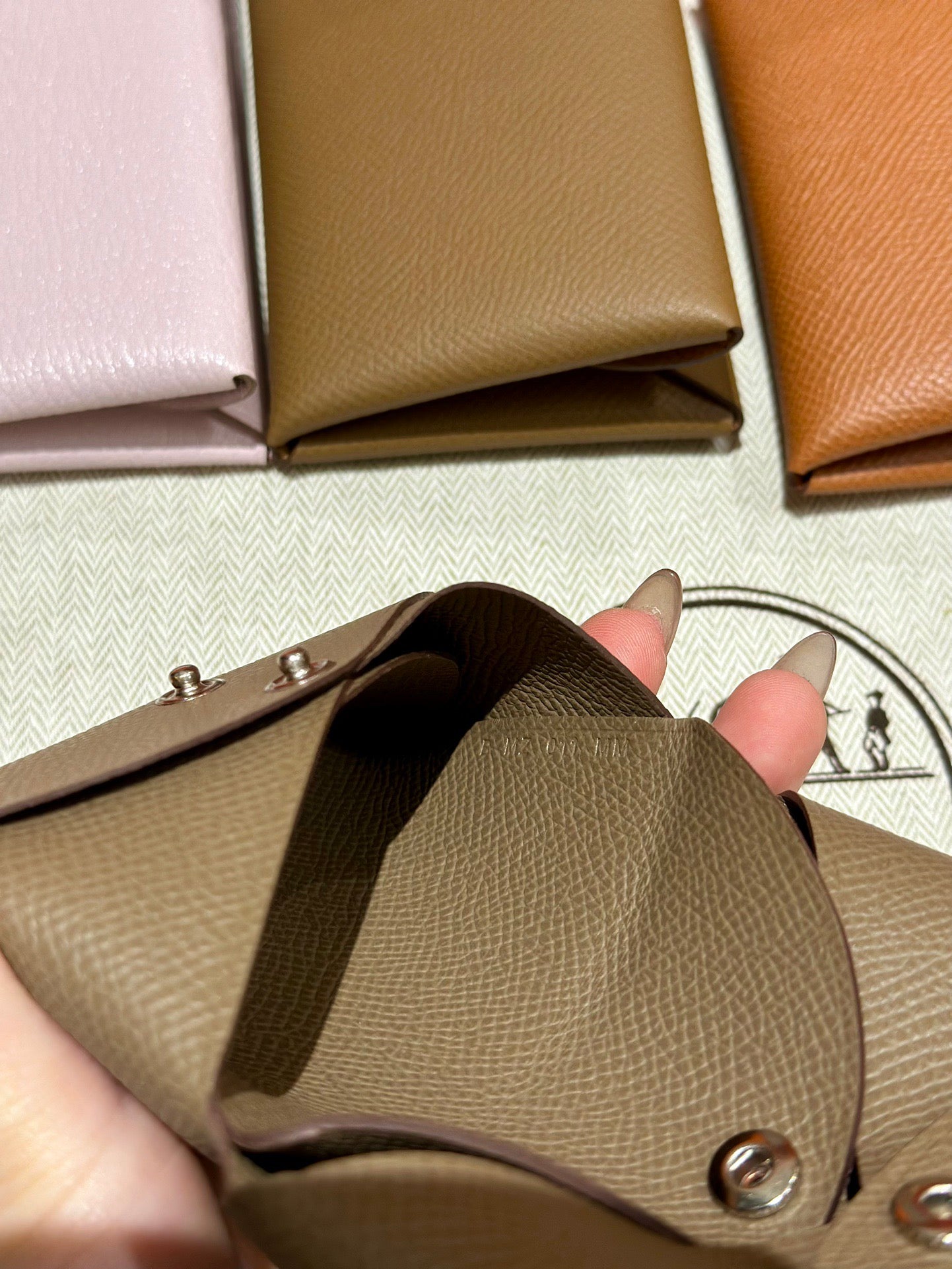 에르메스 칼비 듀오 카드지갑 앱송