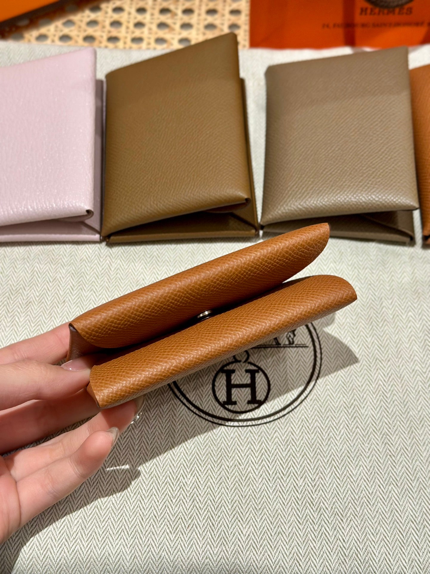 에르메스 칼비 듀오 카드지갑 앱송