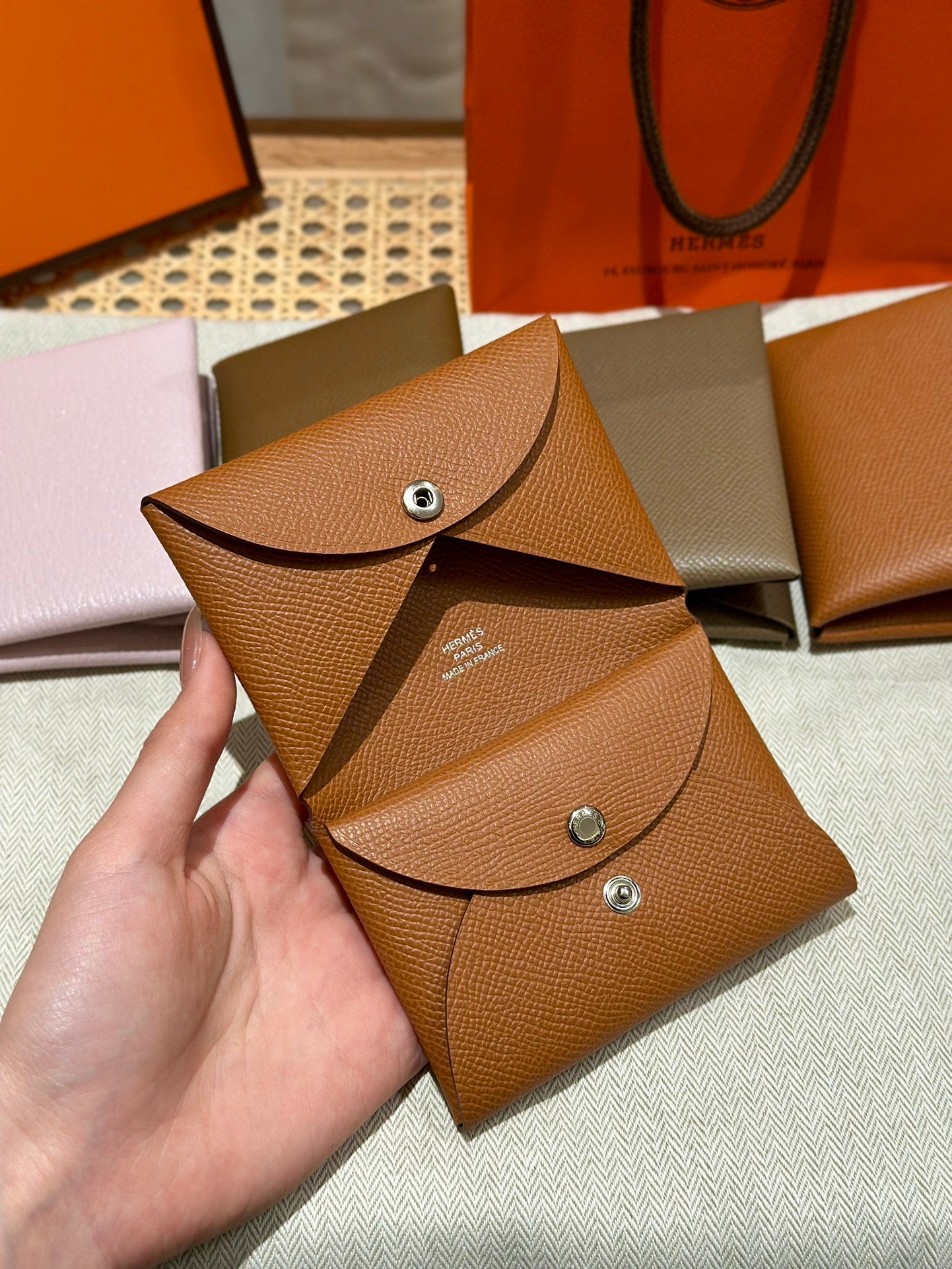 에르메스 칼비 듀오 카드지갑 앱송