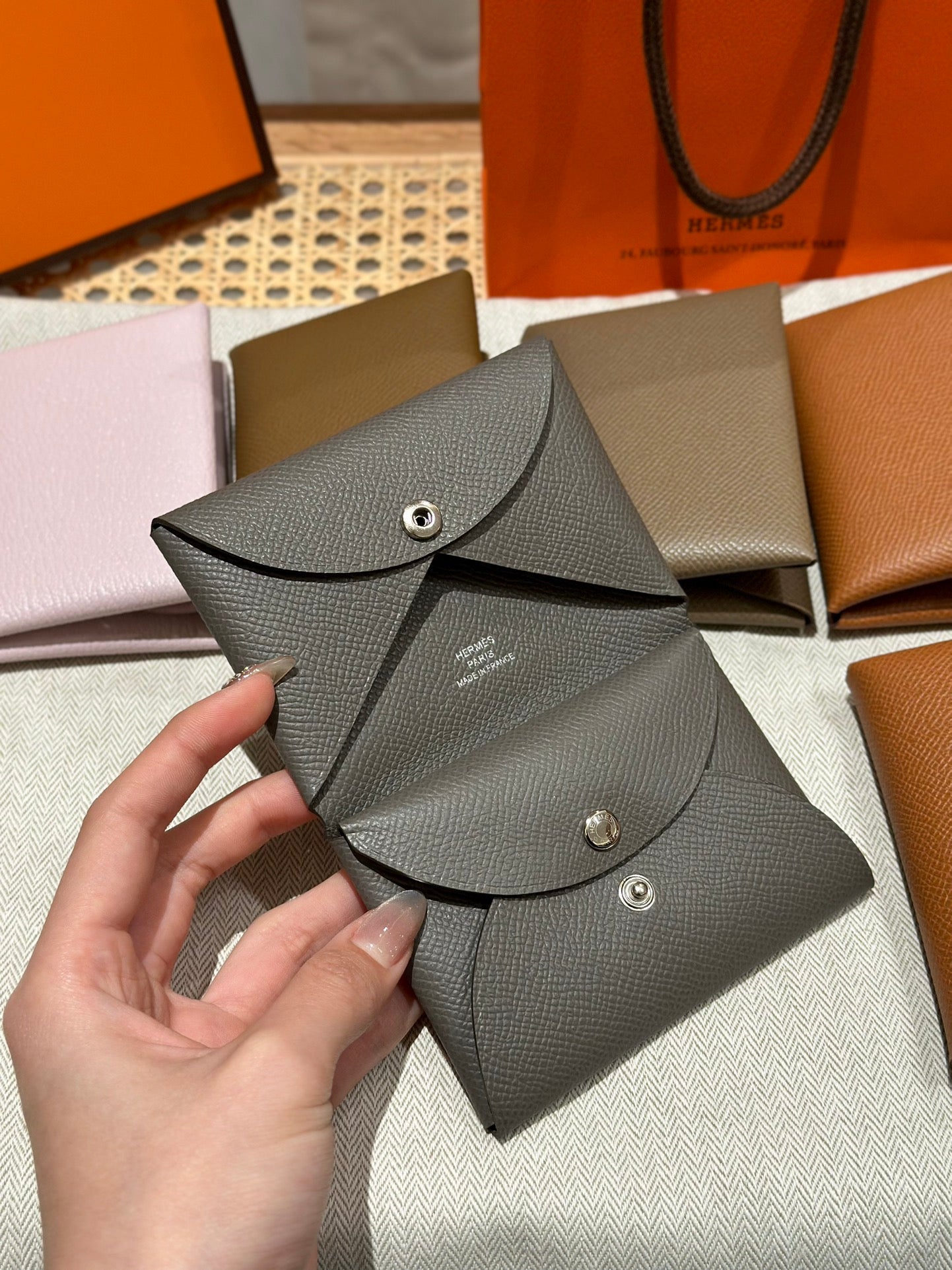 에르메스 칼비 듀오 카드지갑 앱송