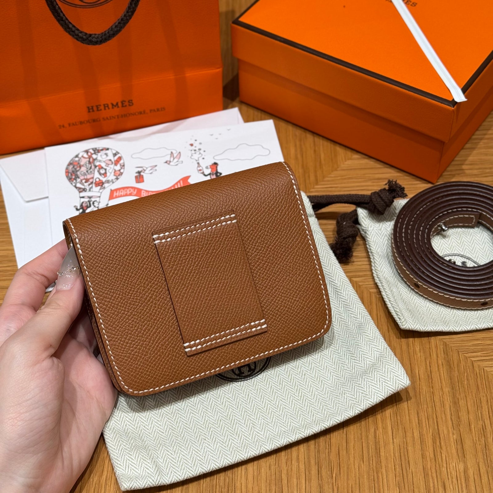 에르메스 콘스탄스 슬림 지갑 앱송