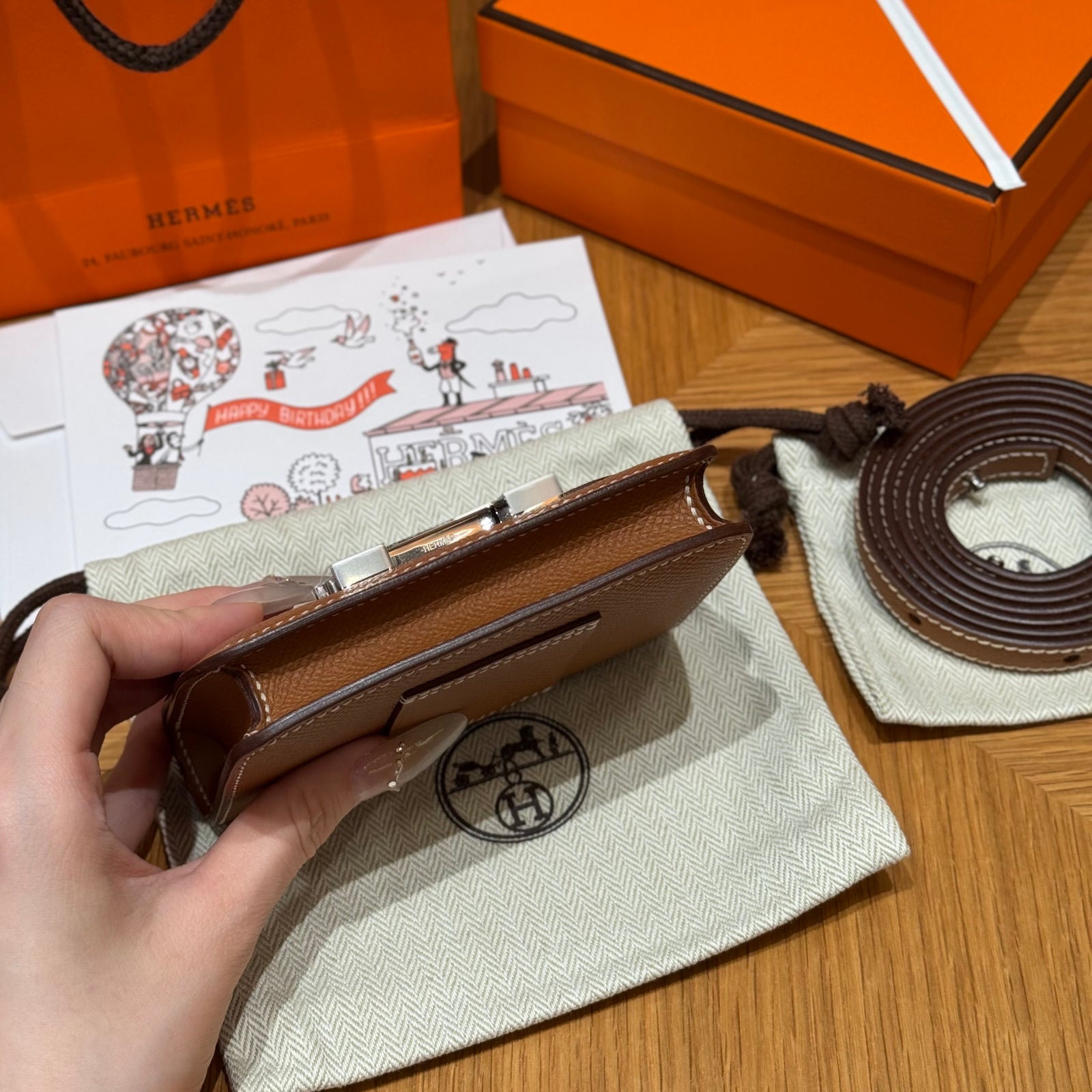 에르메스 콘스탄스 슬림 지갑 앱송