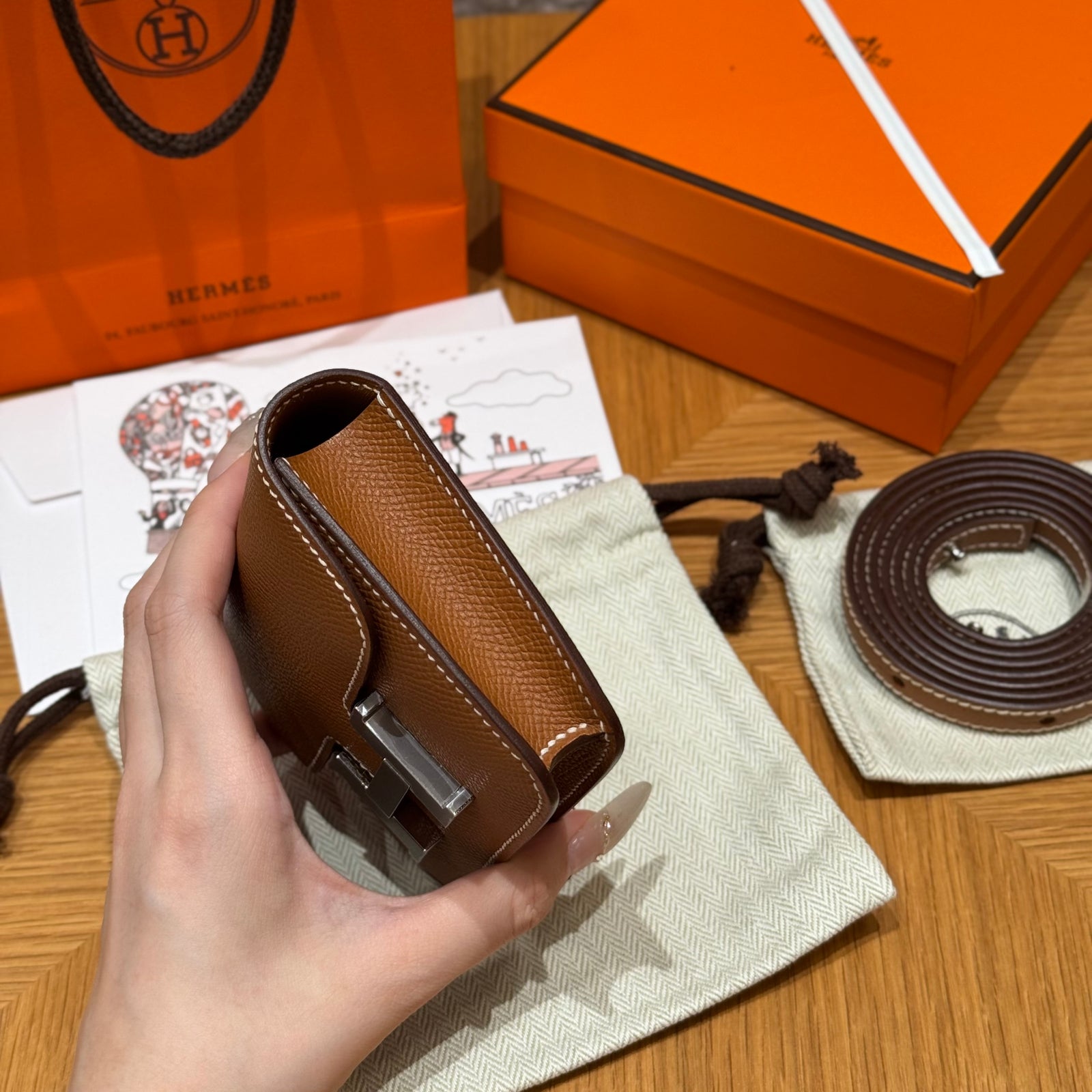 에르메스 콘스탄스 슬림 지갑 앱송