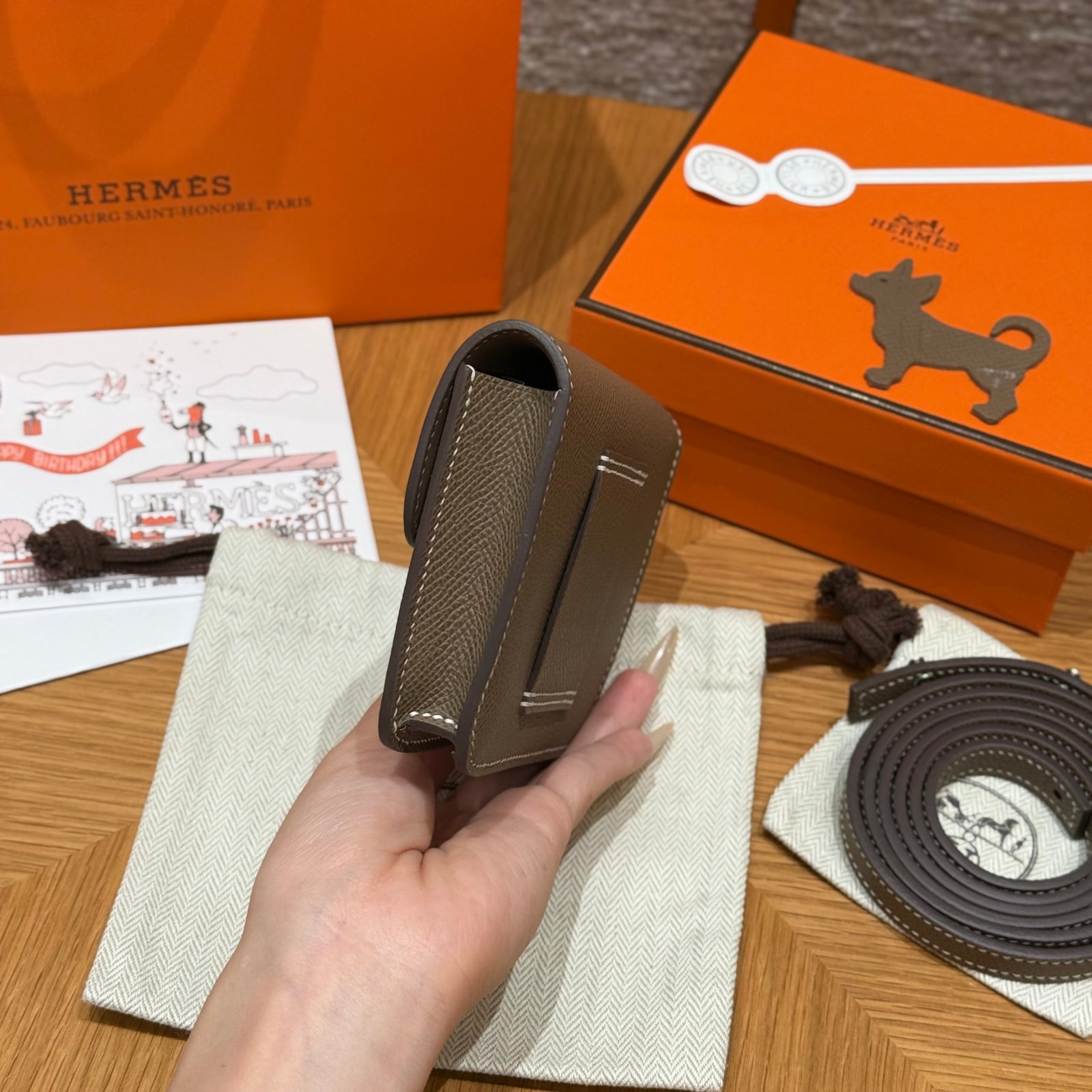 에르메스 콘스탄스 슬림 지갑 앱송