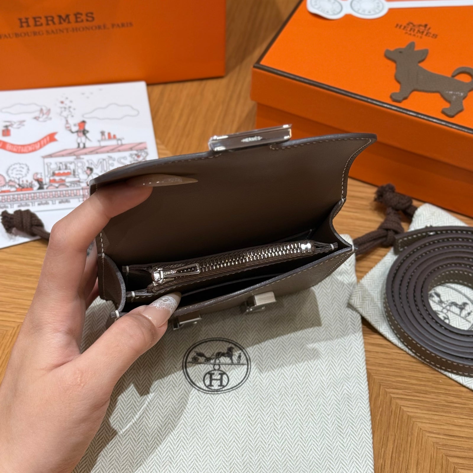 에르메스 콘스탄스 슬림 지갑 앱송