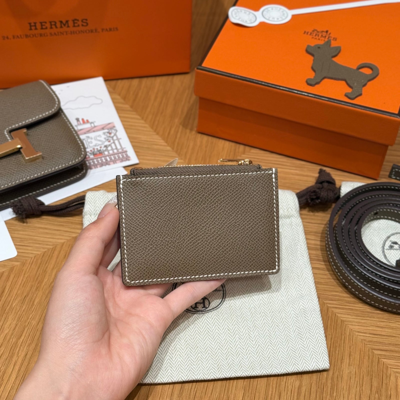 에르메스 콘스탄스 슬림 지갑 앱송