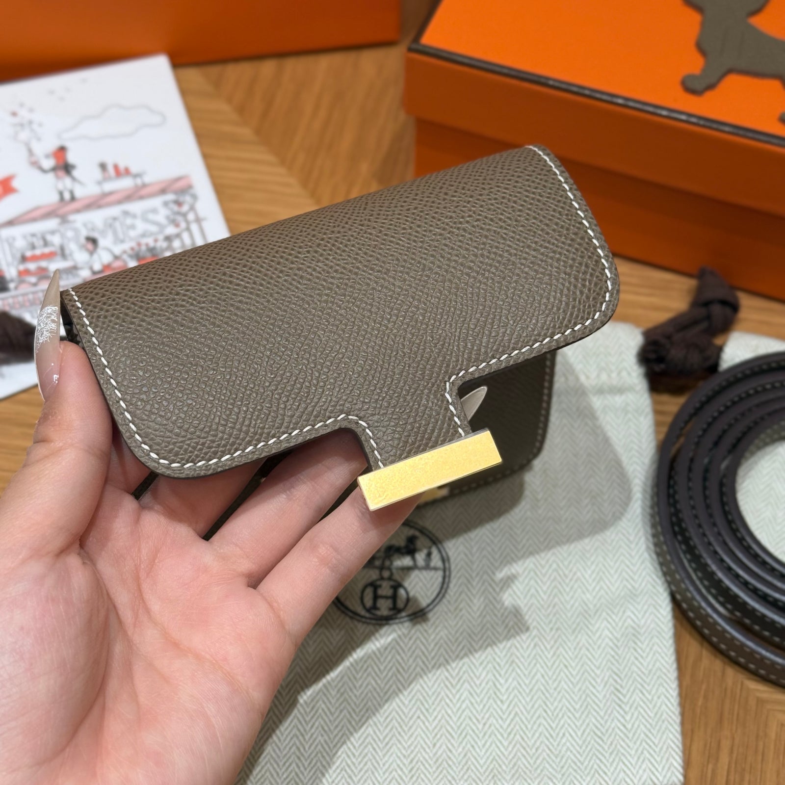 에르메스 콘스탄스 슬림 지갑 앱송