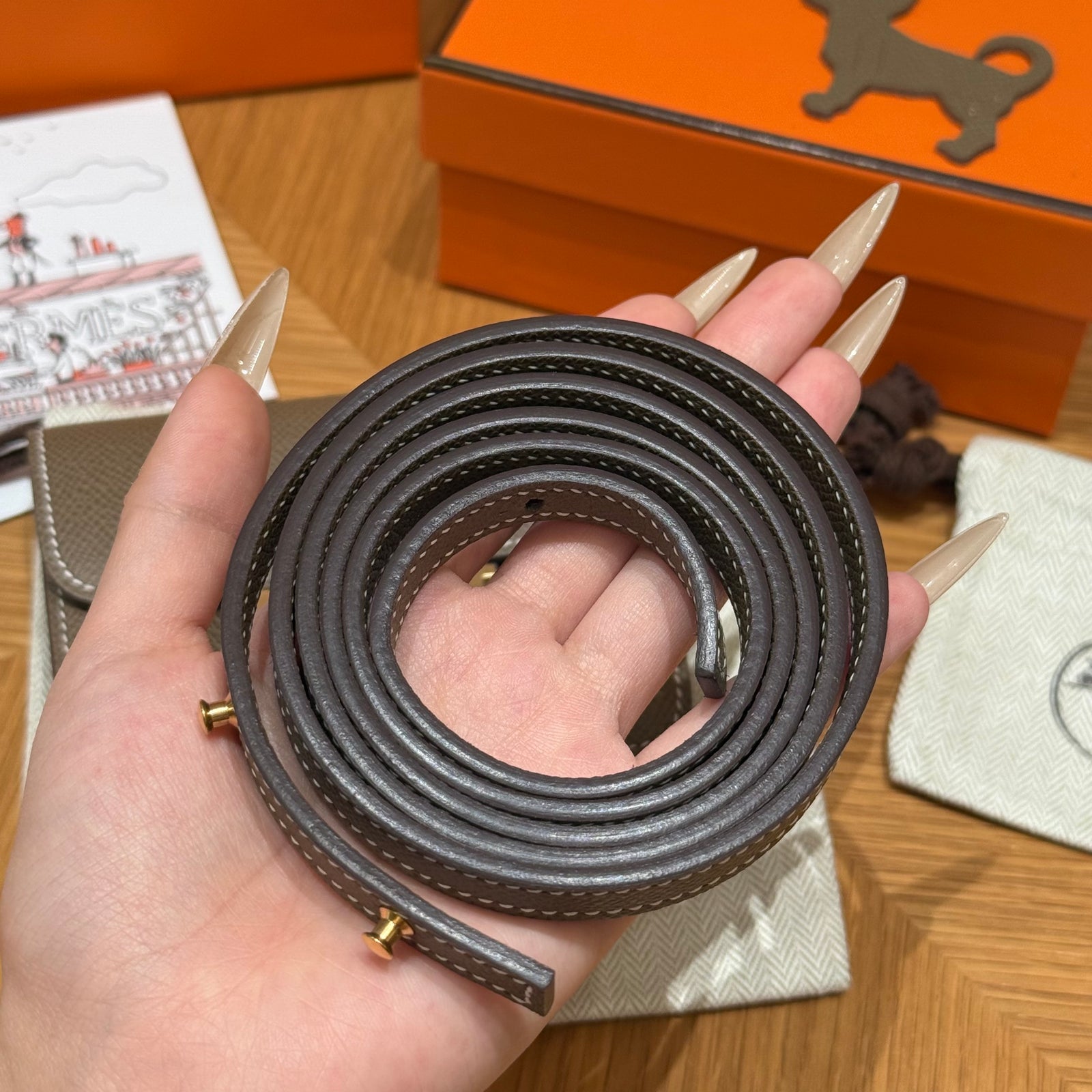 에르메스 콘스탄스 슬림 지갑 앱송