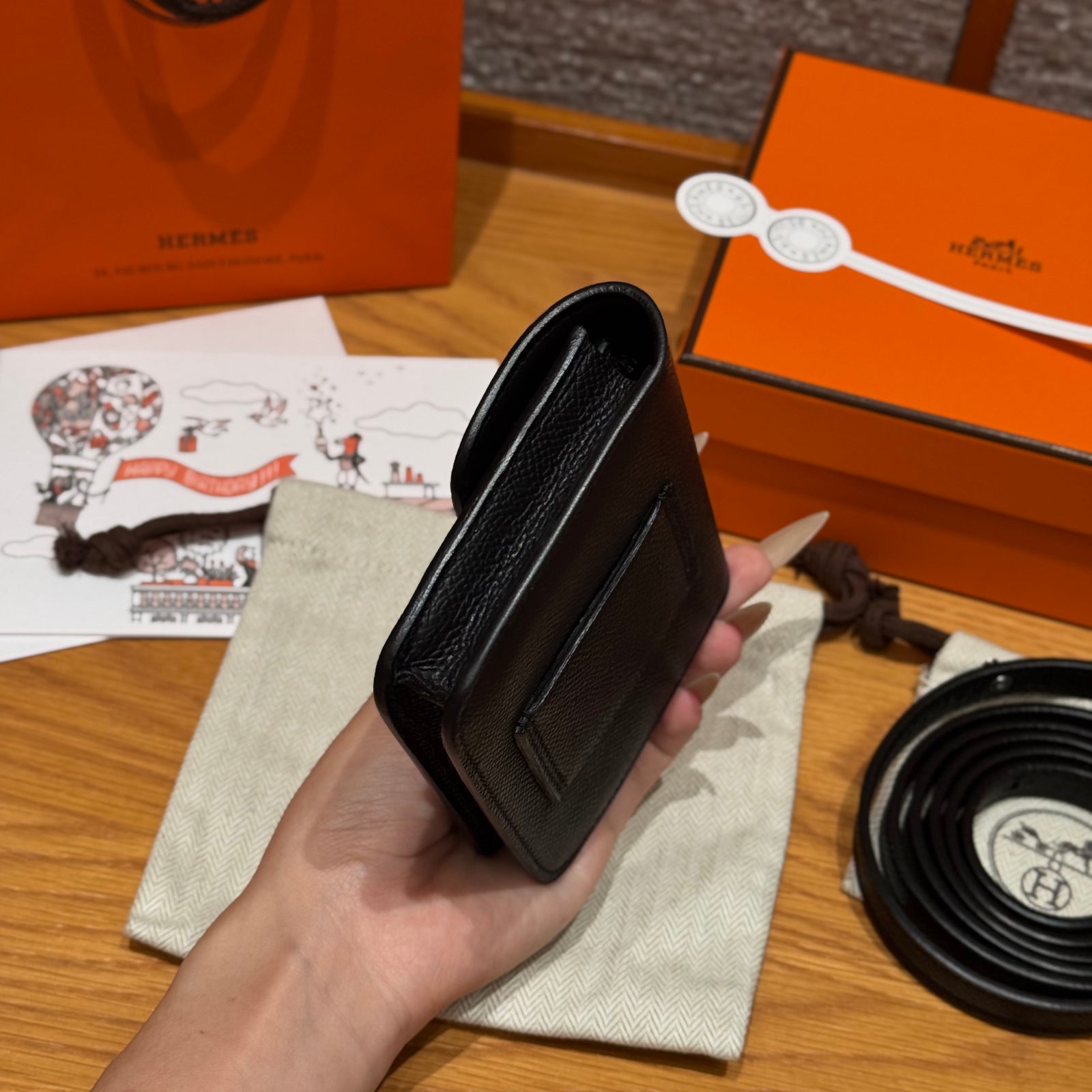 에르메스 콘스탄스 슬림 지갑 앱송