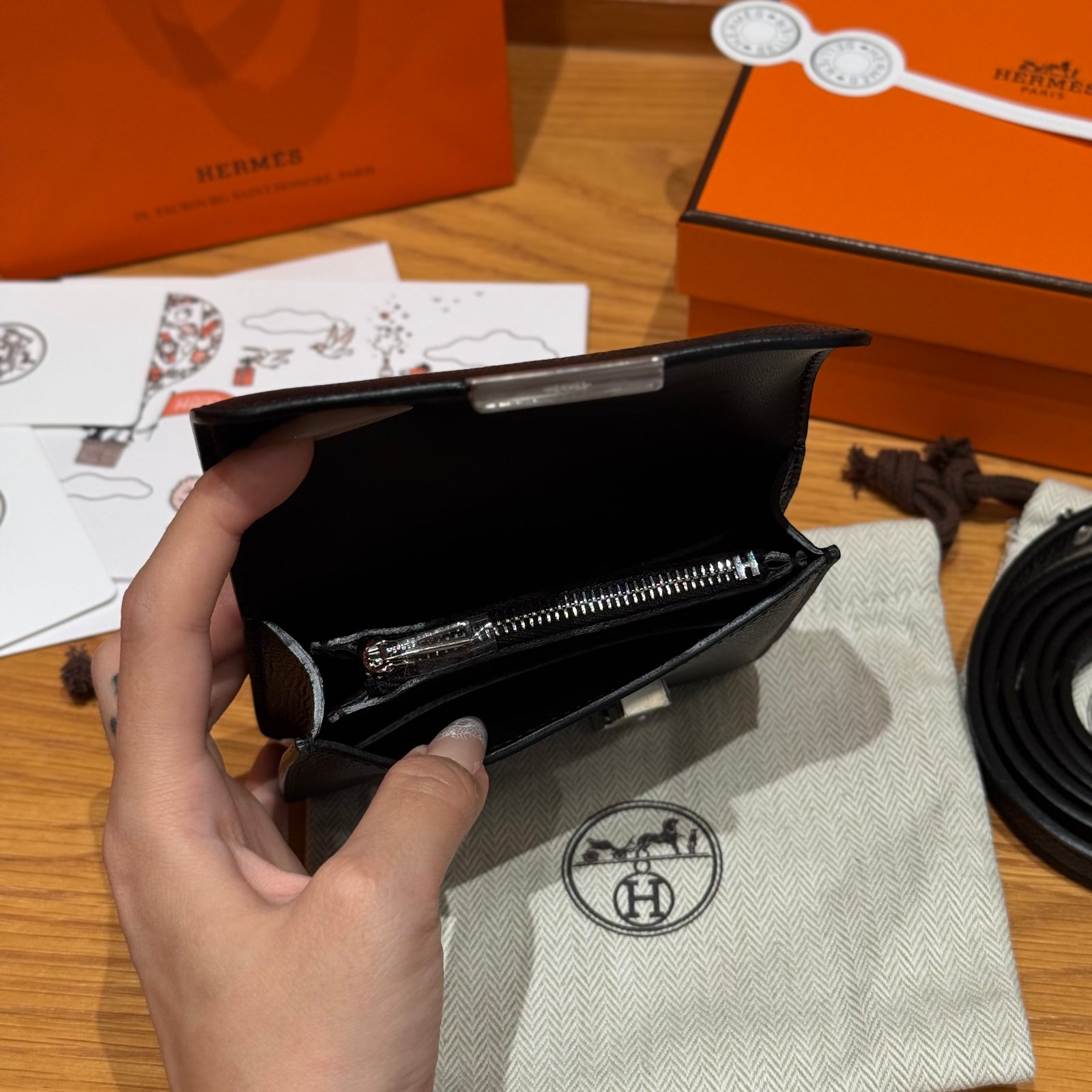 에르메스 콘스탄스 슬림 지갑 앱송