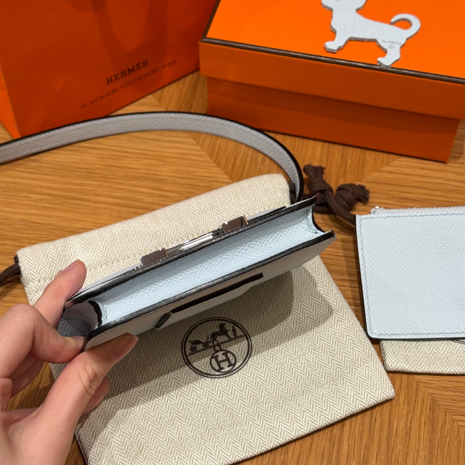 에르메스 콘스탄스 슬림 지갑 앱송