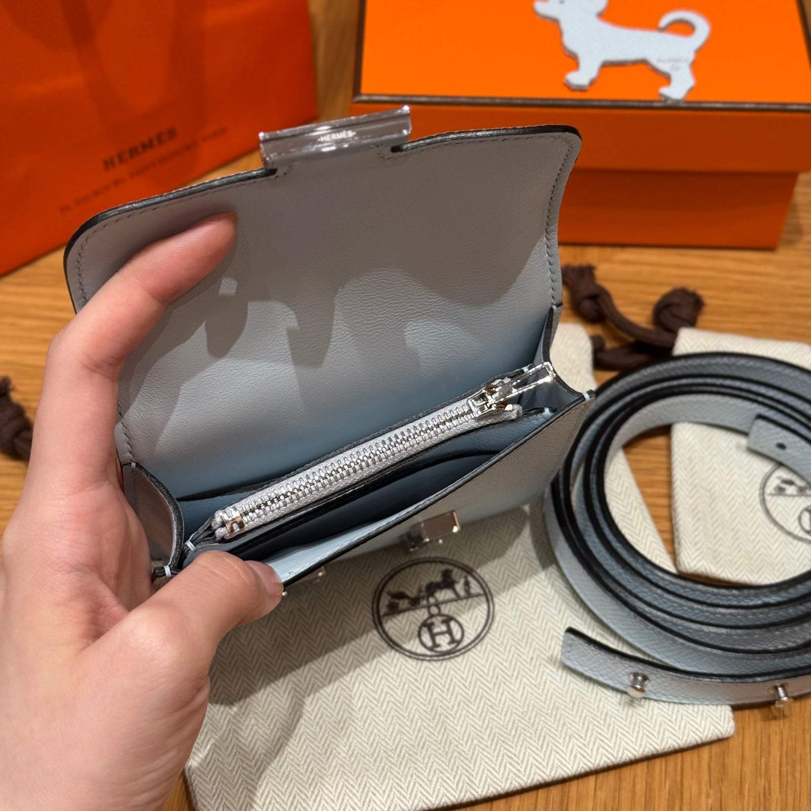 에르메스 콘스탄스 슬림 지갑 앱송