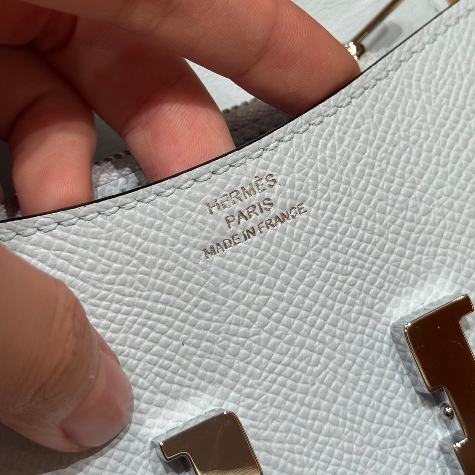 에르메스 콘스탄스 슬림 지갑 앱송