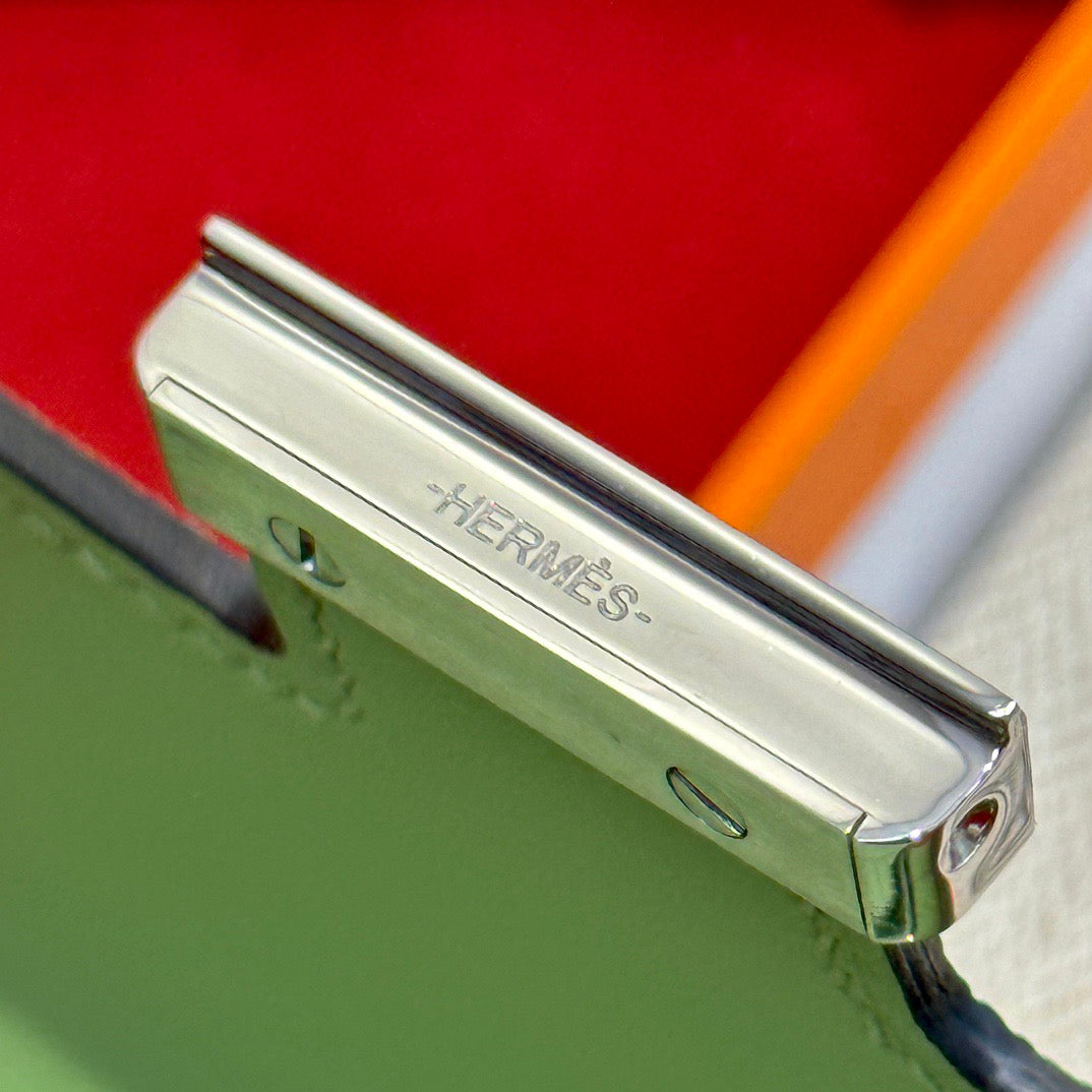 에르메스 콘스탄스 슬림 지갑 앱송