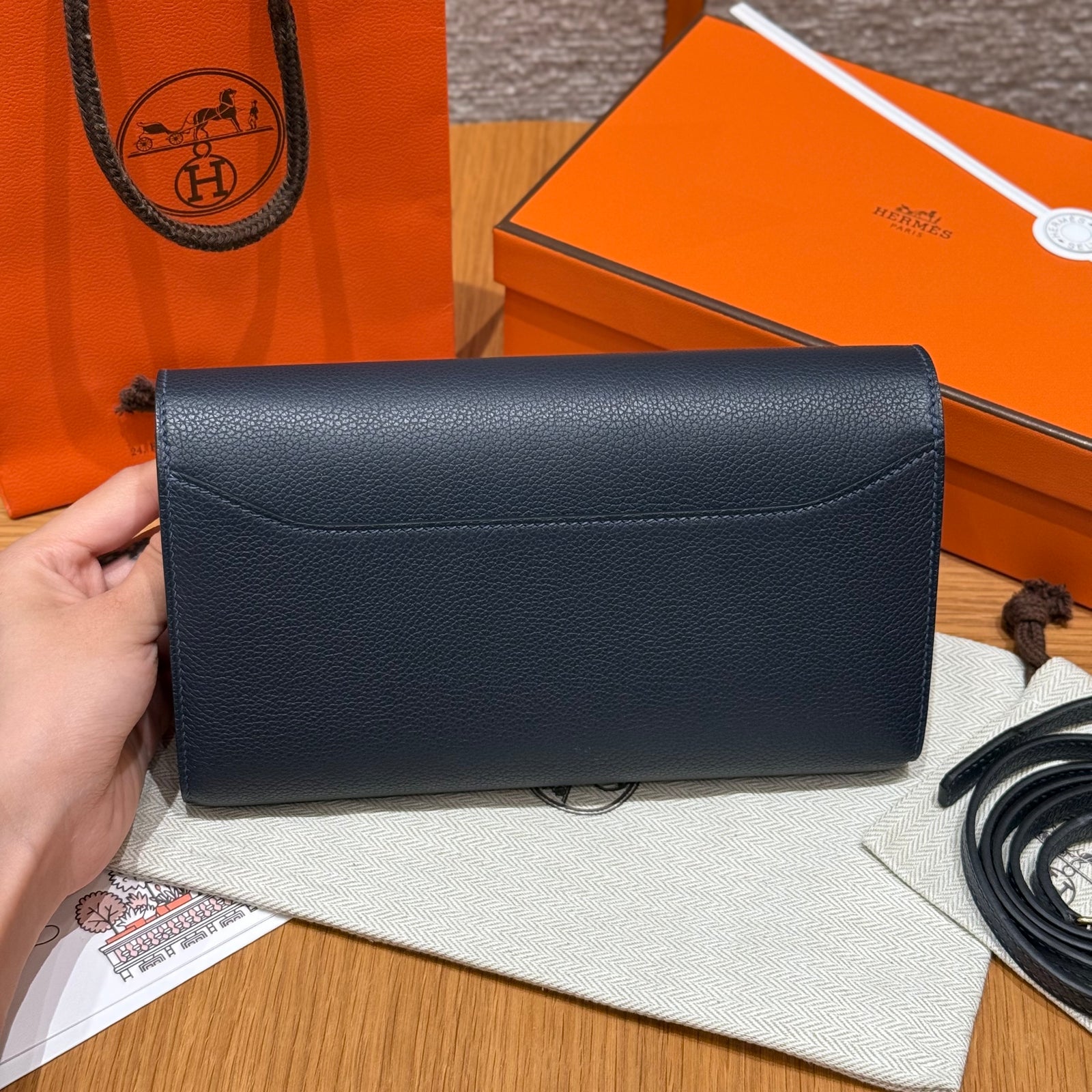 에르메스 콘스탄스 투고 앱송