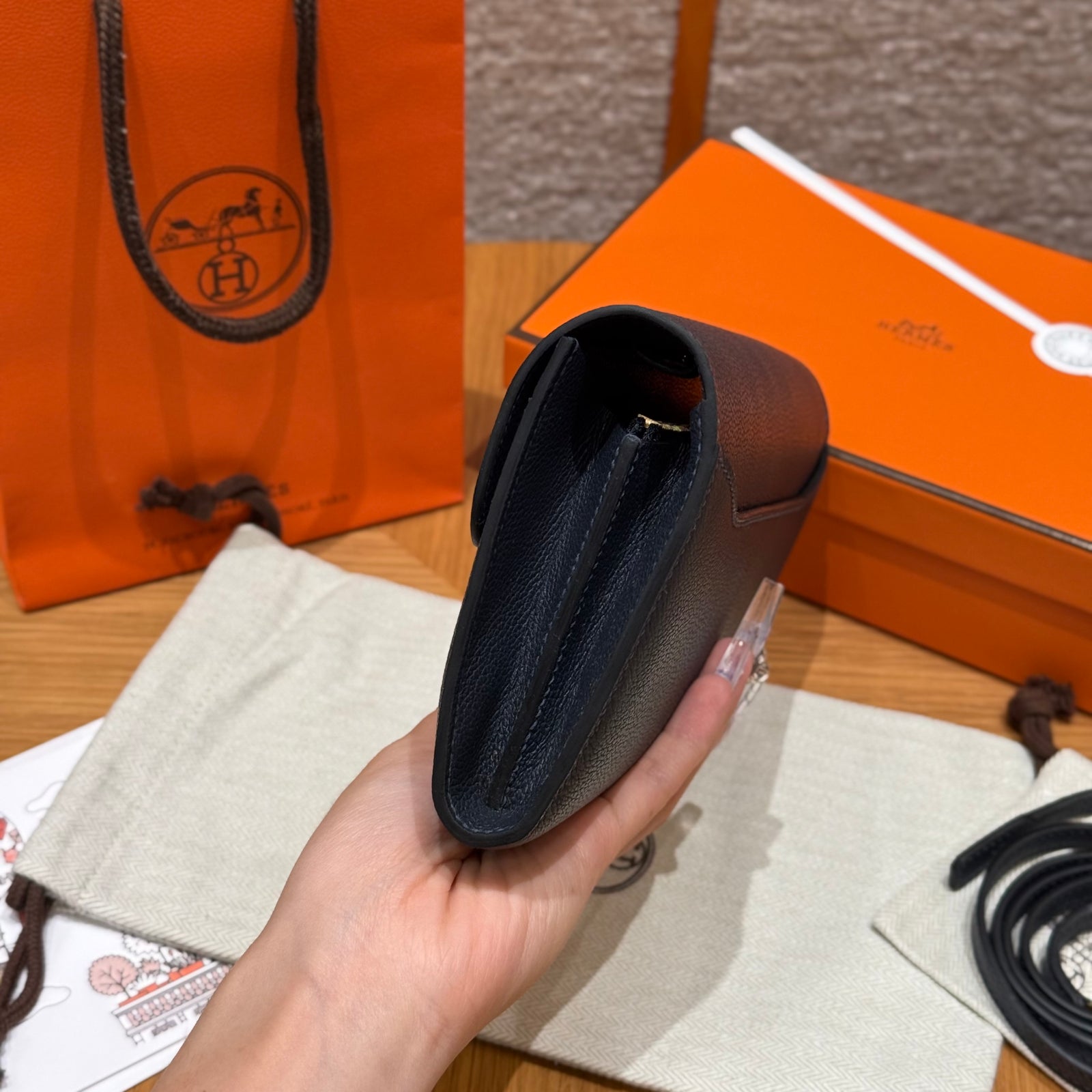 에르메스 콘스탄스 투고 앱송