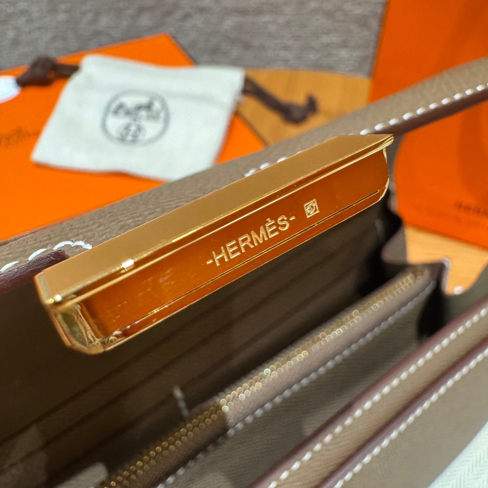 에르메스 콘스탄스 투고 앱송