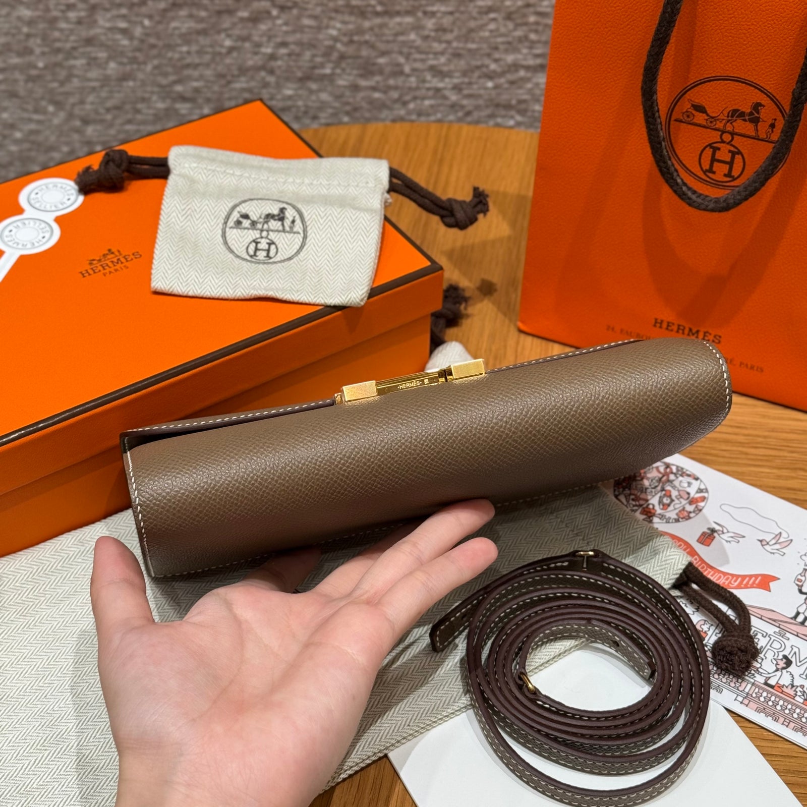 에르메스 콘스탄스 투고 앱송