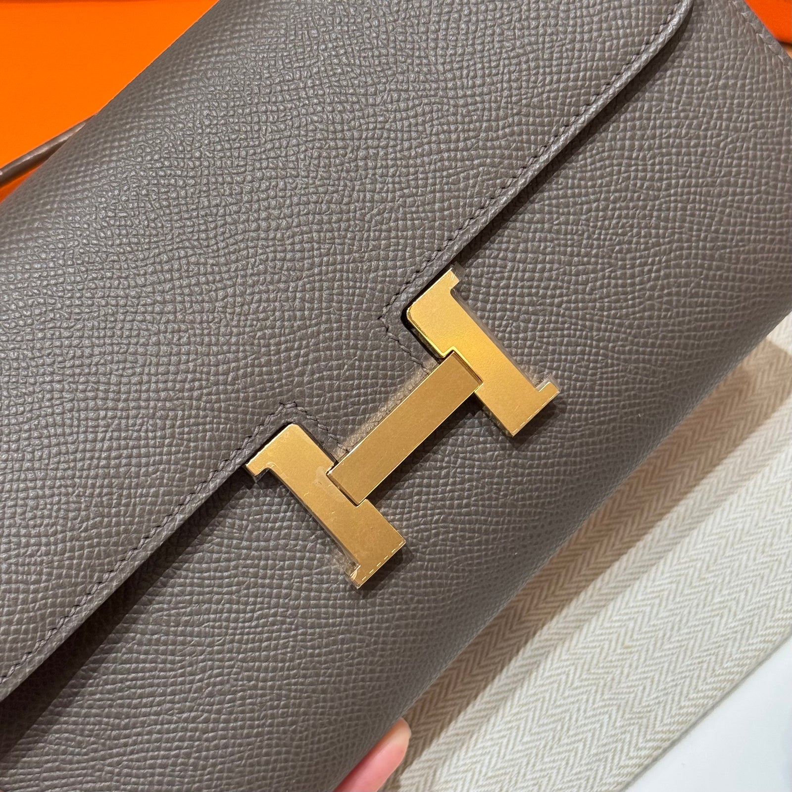 에르메스 콘스탄스 투고 앱송