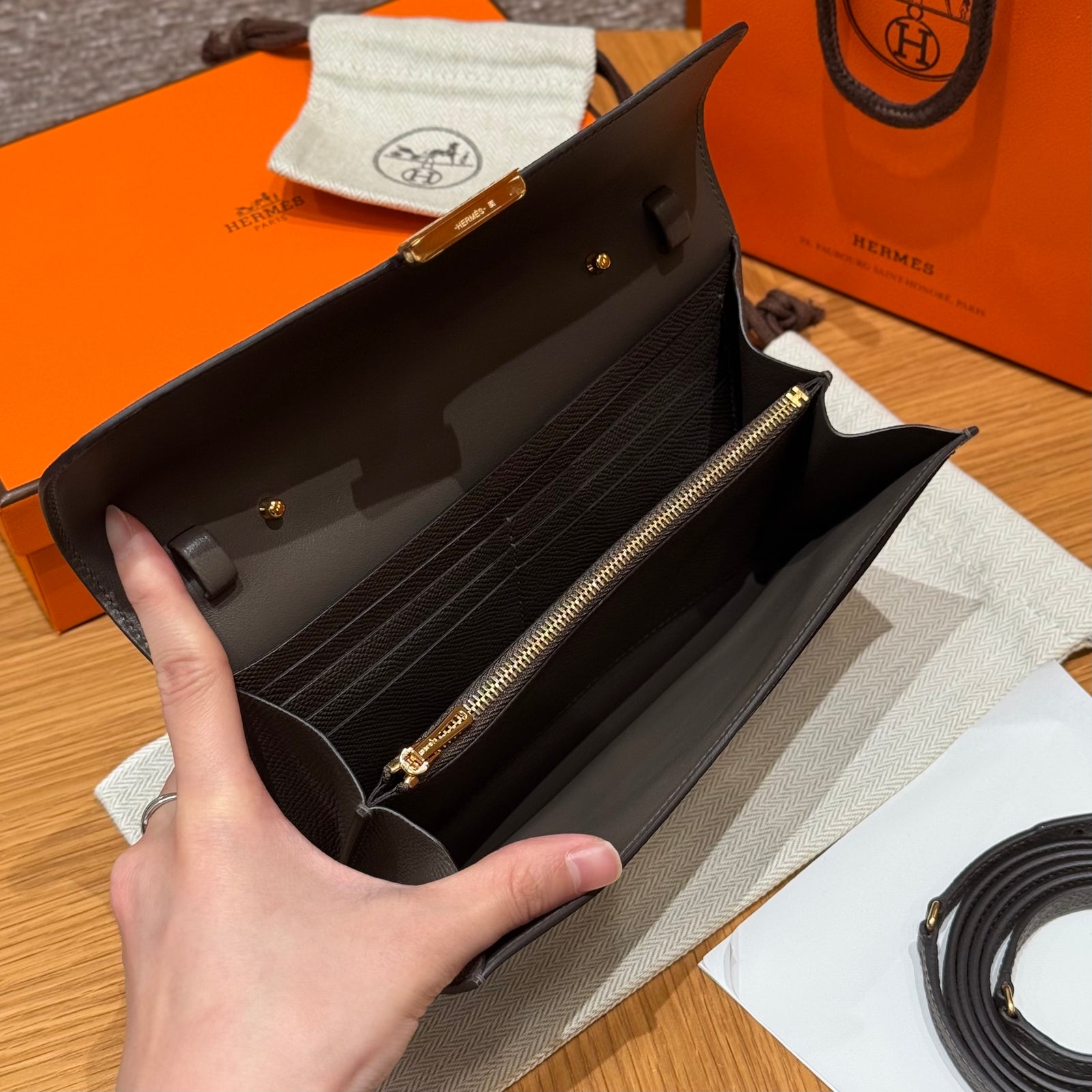 에르메스 콘스탄스 투고 앱송