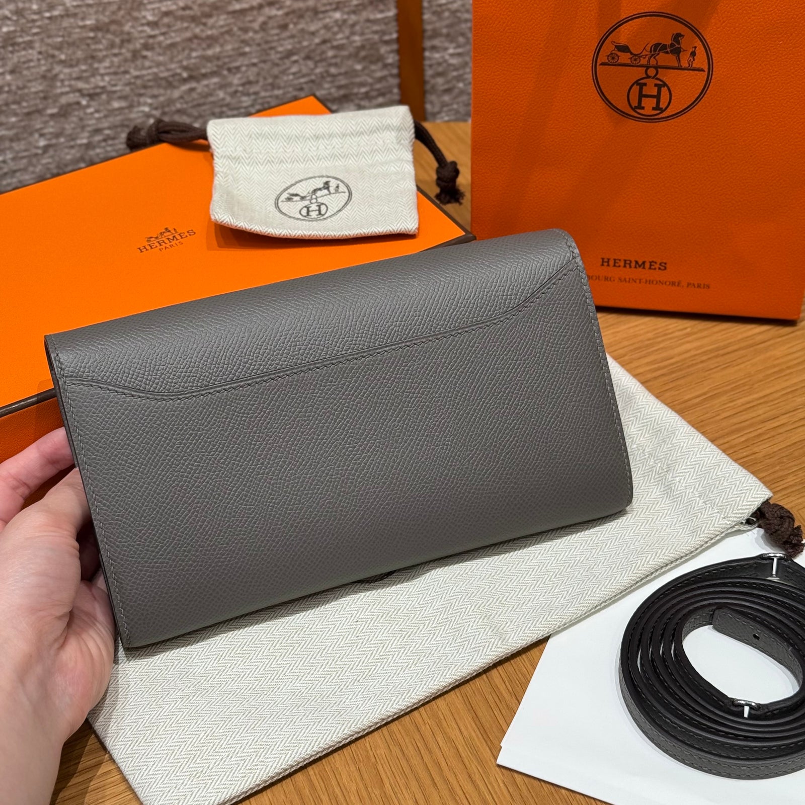 에르메스 콘스탄스 투고 앱송