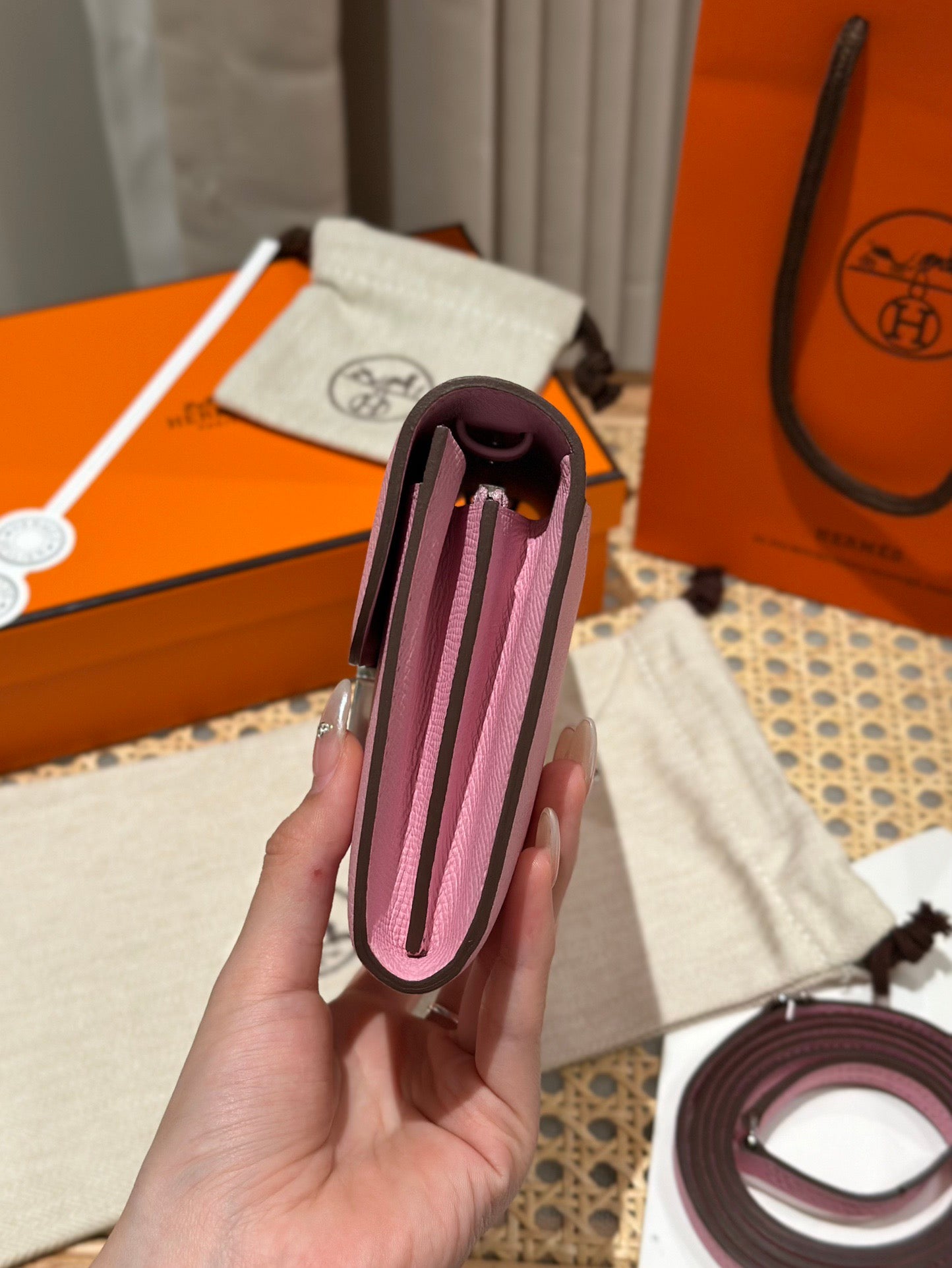 에르메스 콘스탄스 투고 앱송