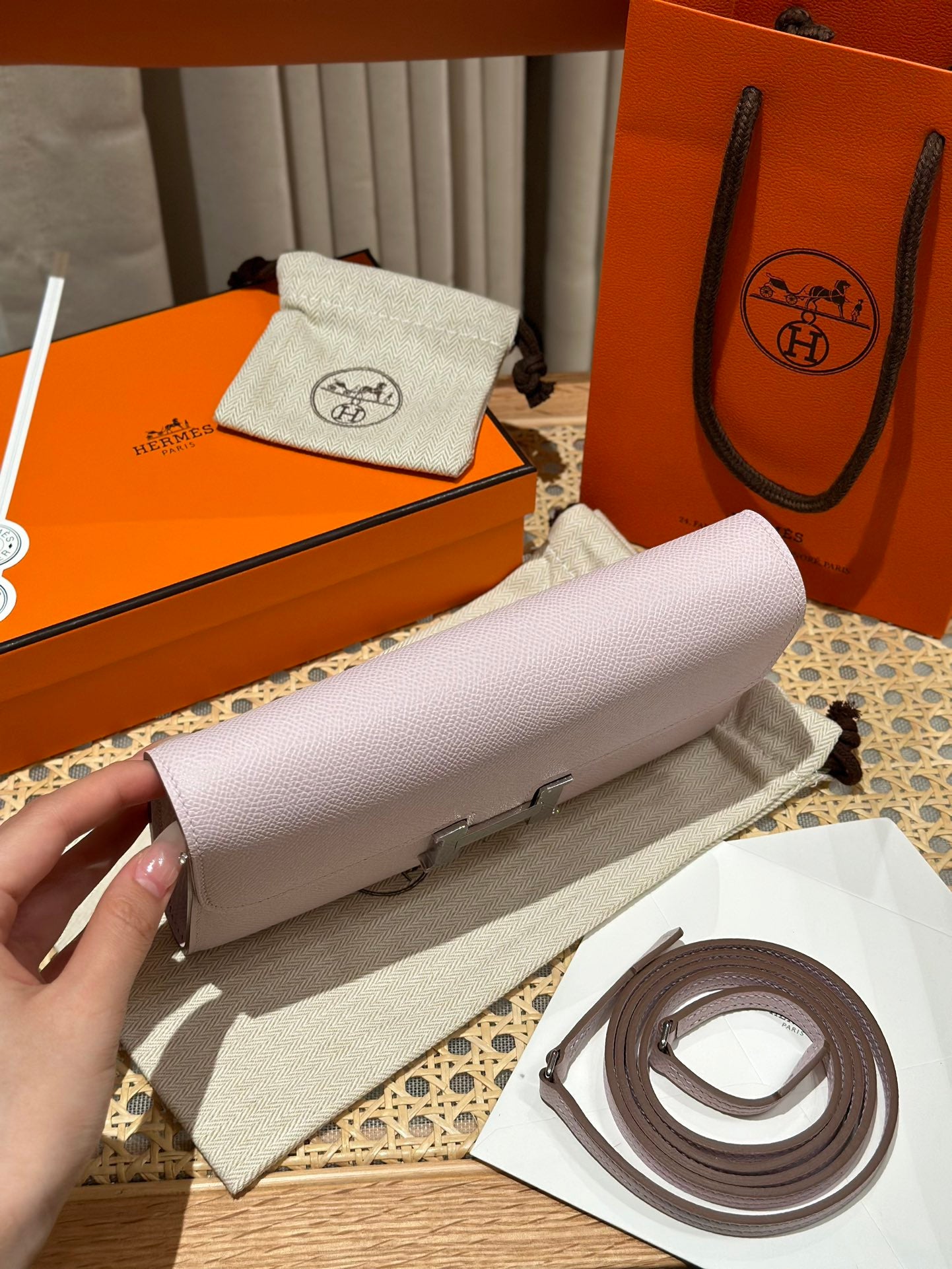 에르메스 콘스탄스 투고 앱송