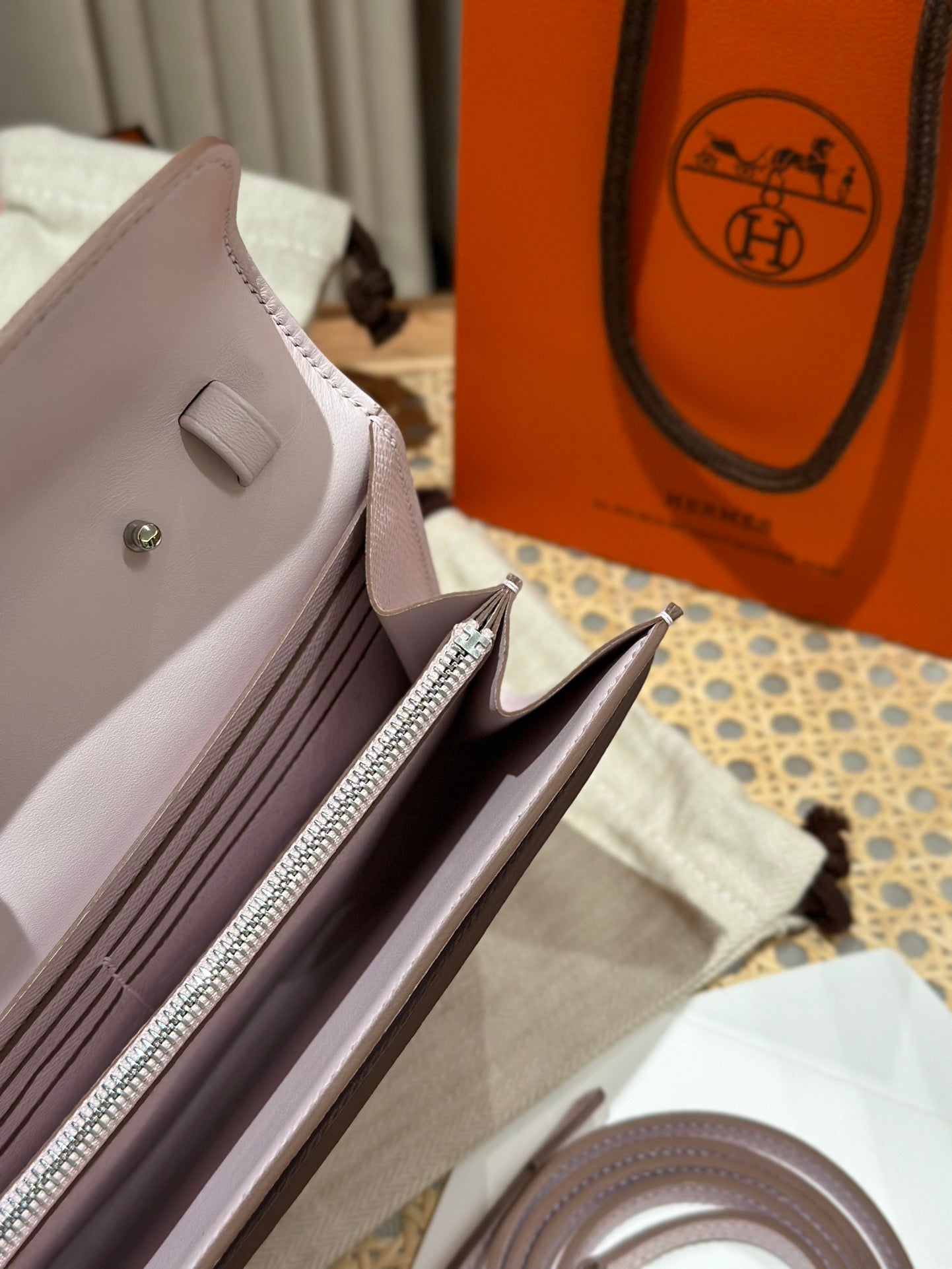 에르메스 콘스탄스 투고 앱송