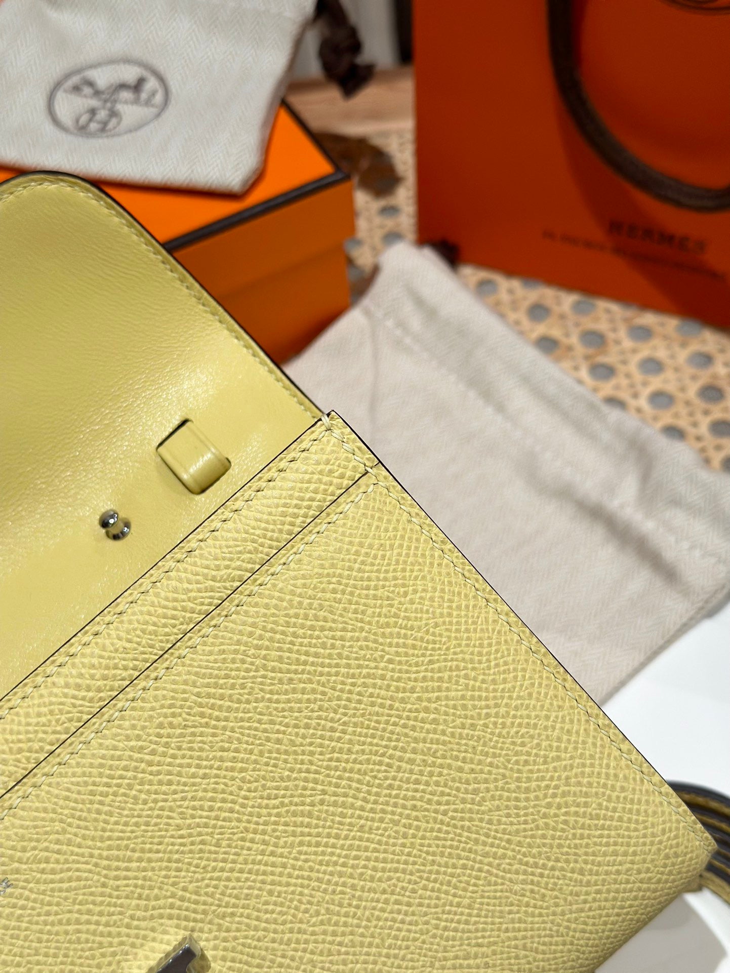 에르메스 콘스탄스 투고 앱송