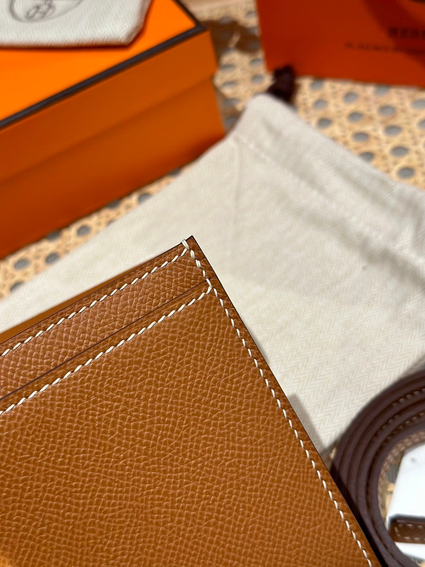 에르메스 콘스탄스 투고 앱송