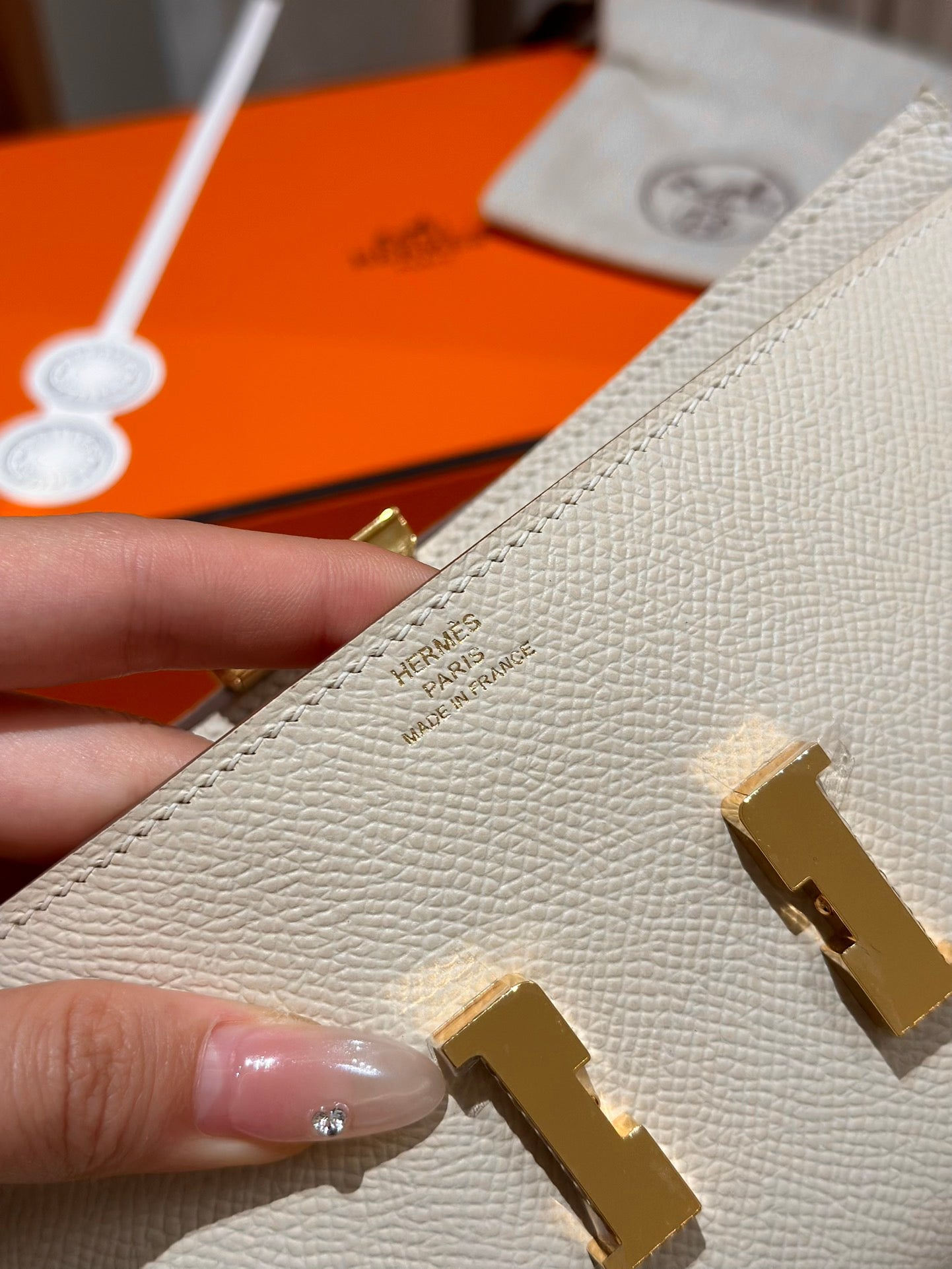 에르메스 콘스탄스 투고 앱송