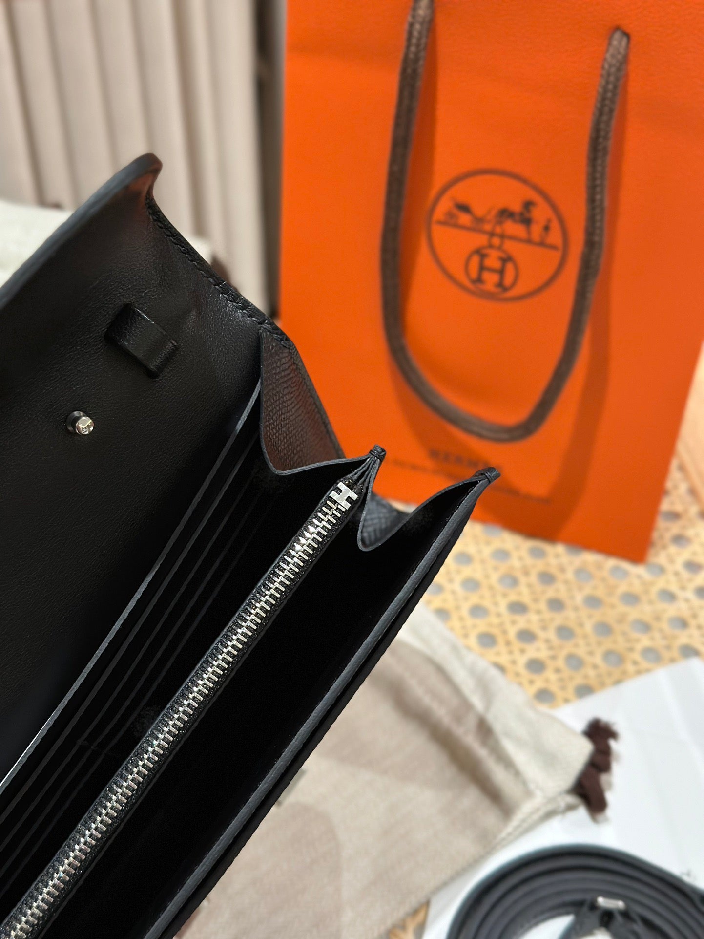 에르메스 콘스탄스 투고 앱송