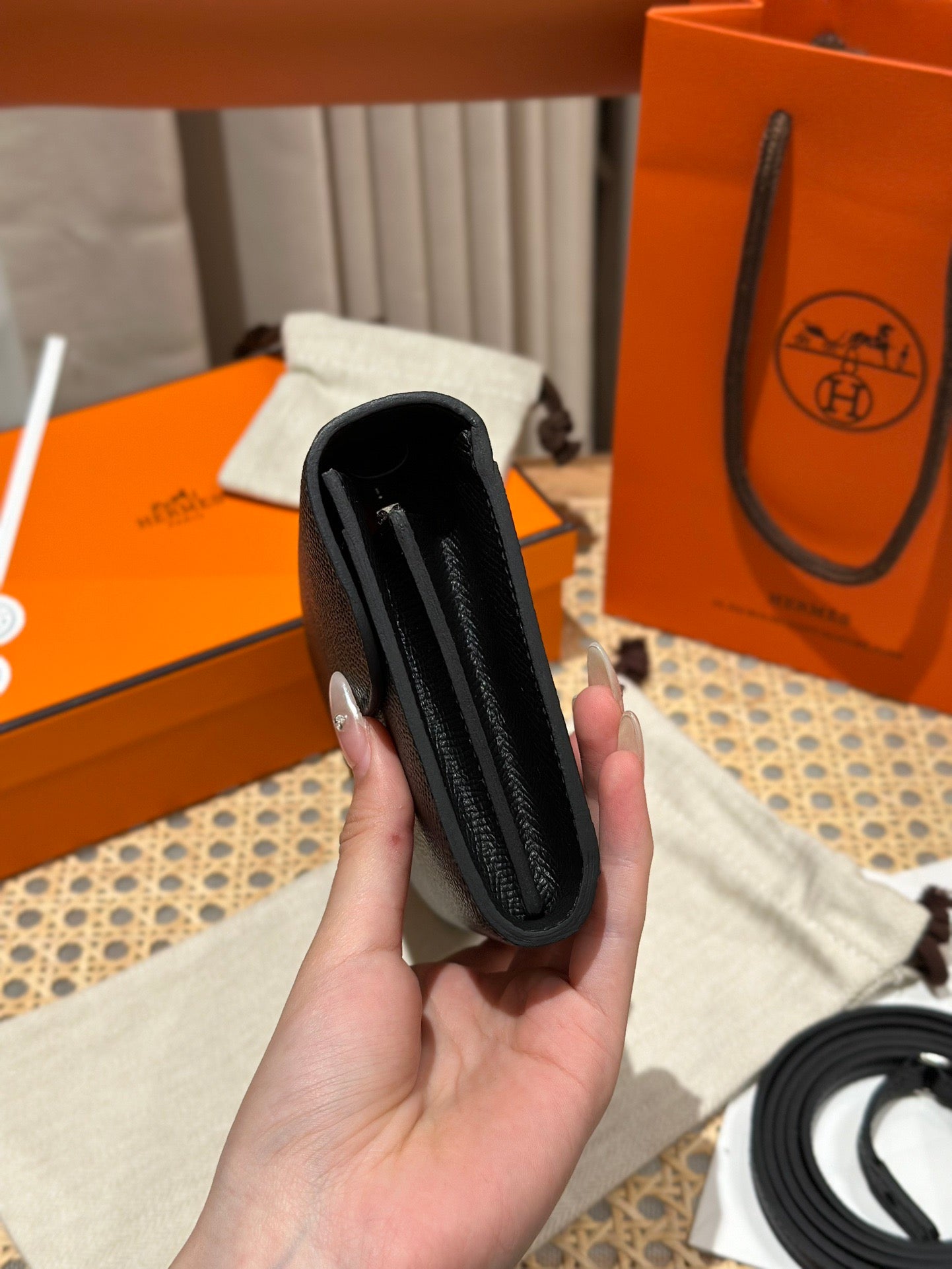 에르메스 콘스탄스 투고 앱송