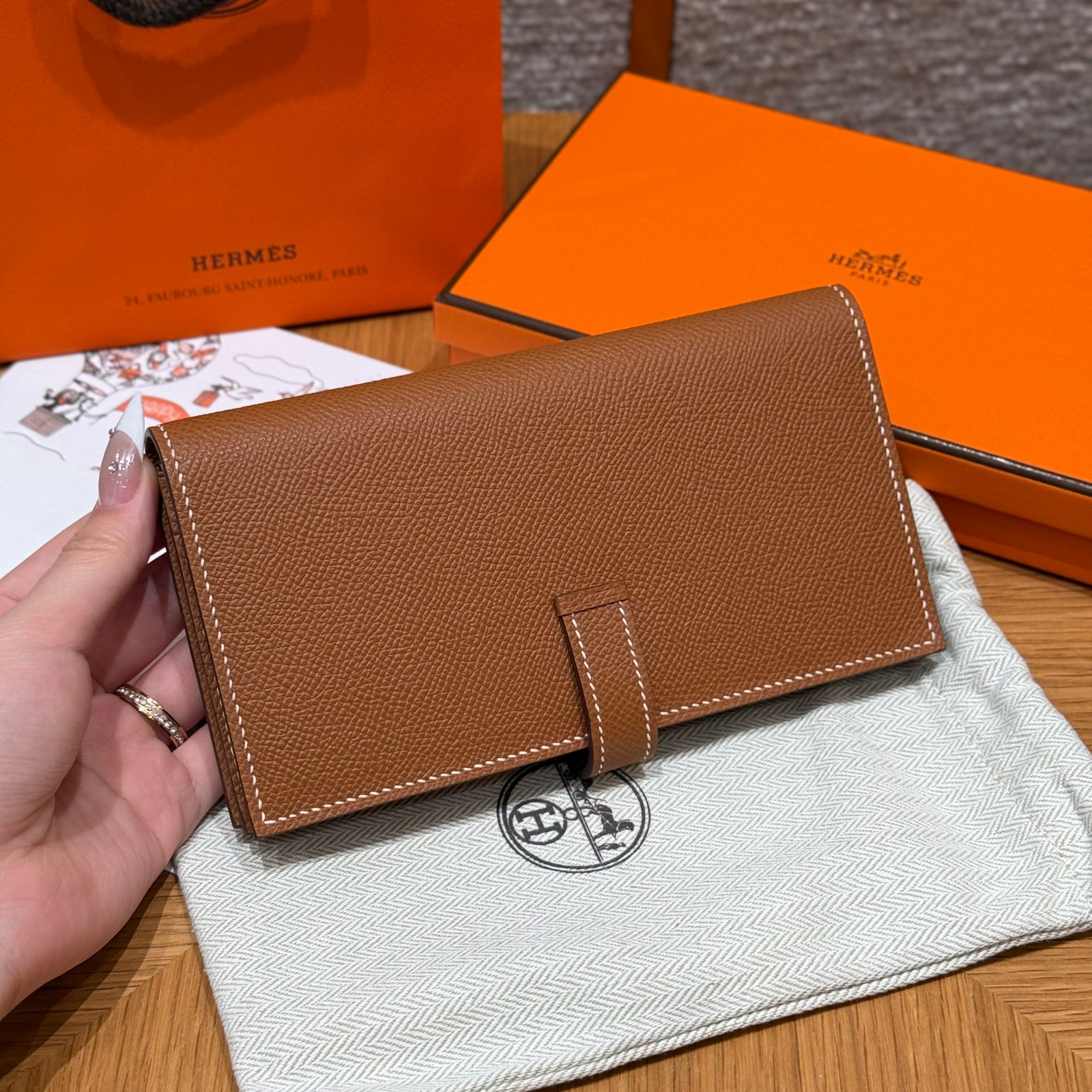 에르메스 베안 장지갑 앱송 (골드)