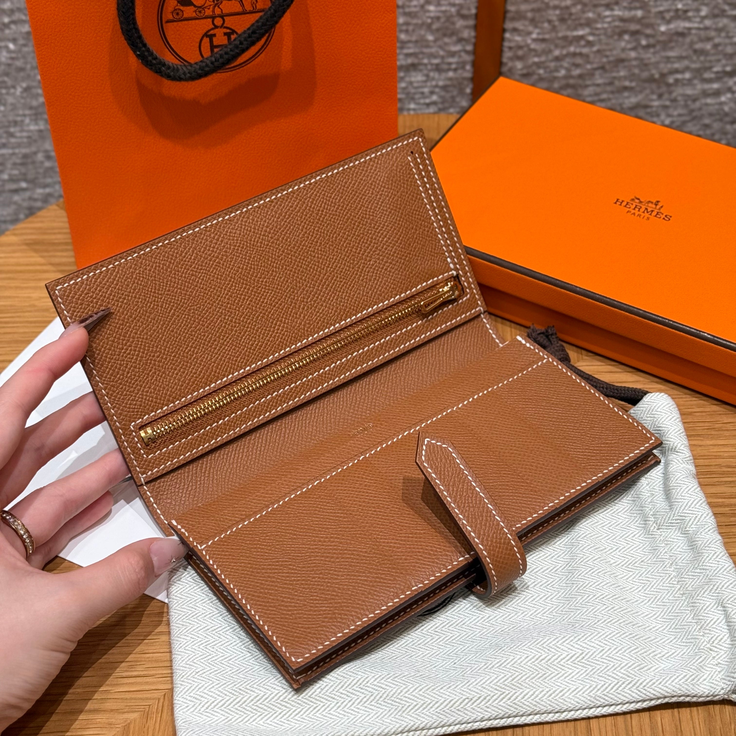 에르메스 베안 장지갑 앱송 (골드)