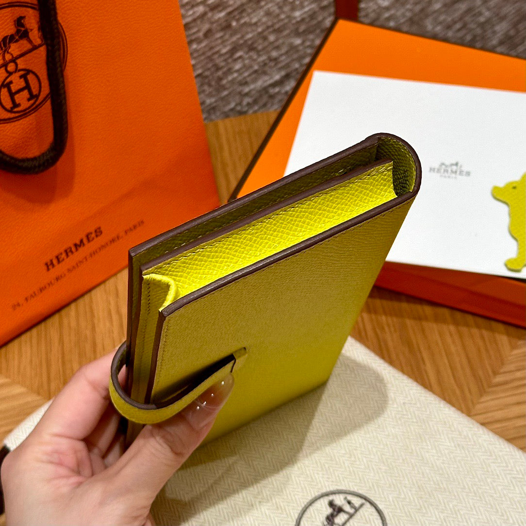 에르메스 베안 장지갑 앱송 (라임)