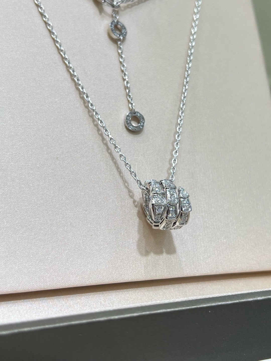불가리 세르펜티 바이퍼 풀파베 네크리스 (18K)