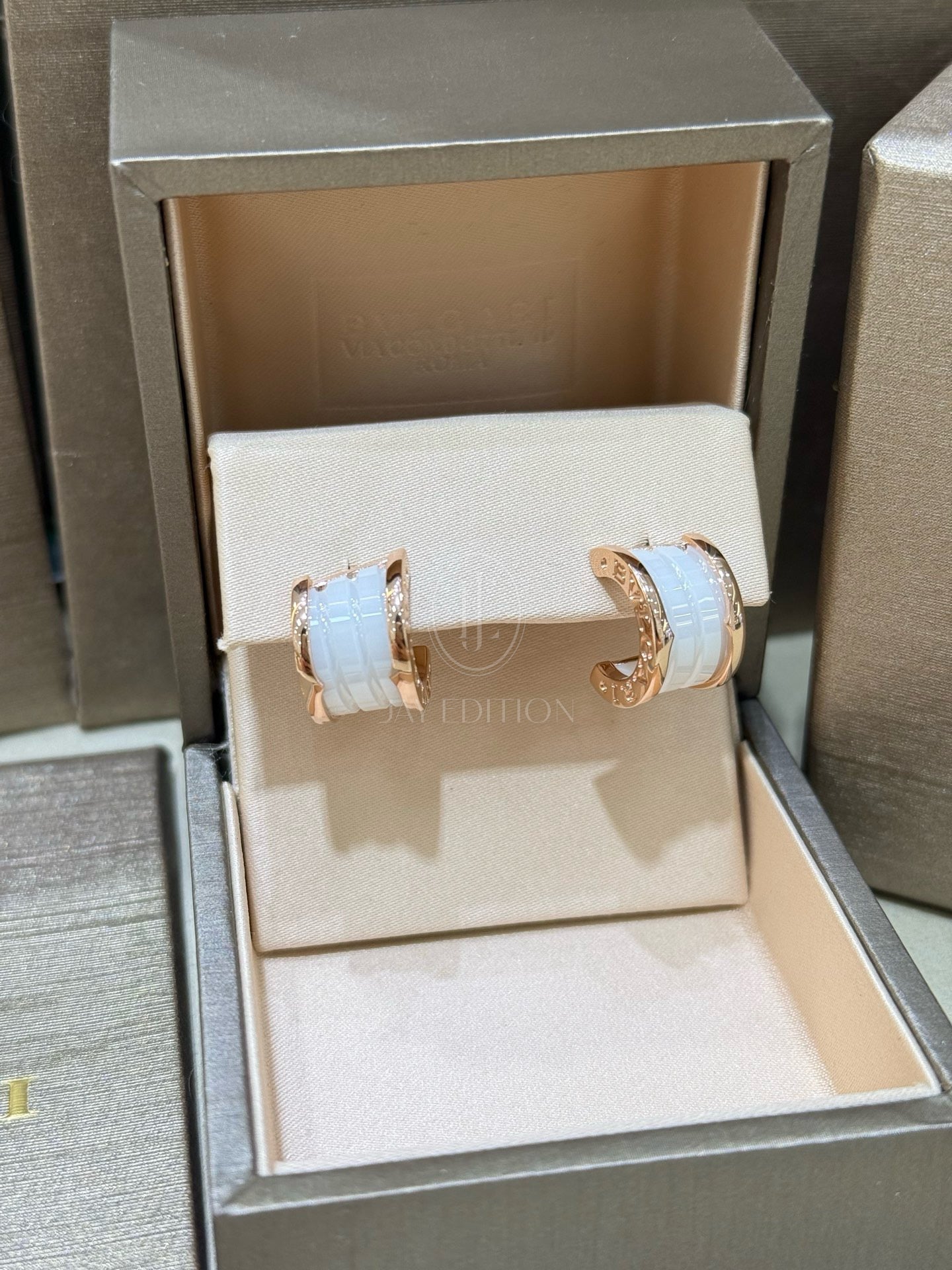 불가리 세라믹 비제로원 이어링 (18K)