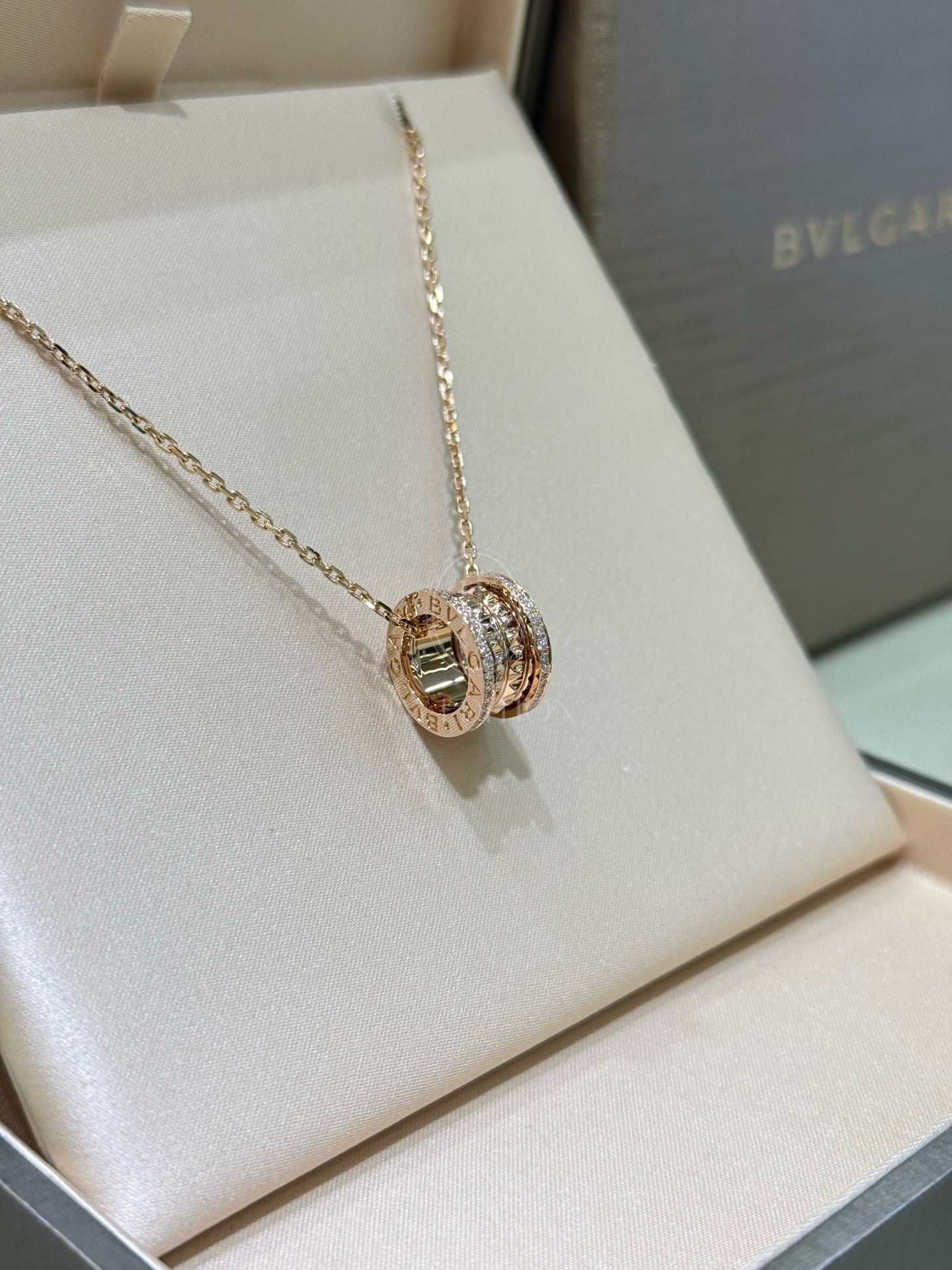 불가리 비제로원 락 가장 파베 네크리스 (18K)