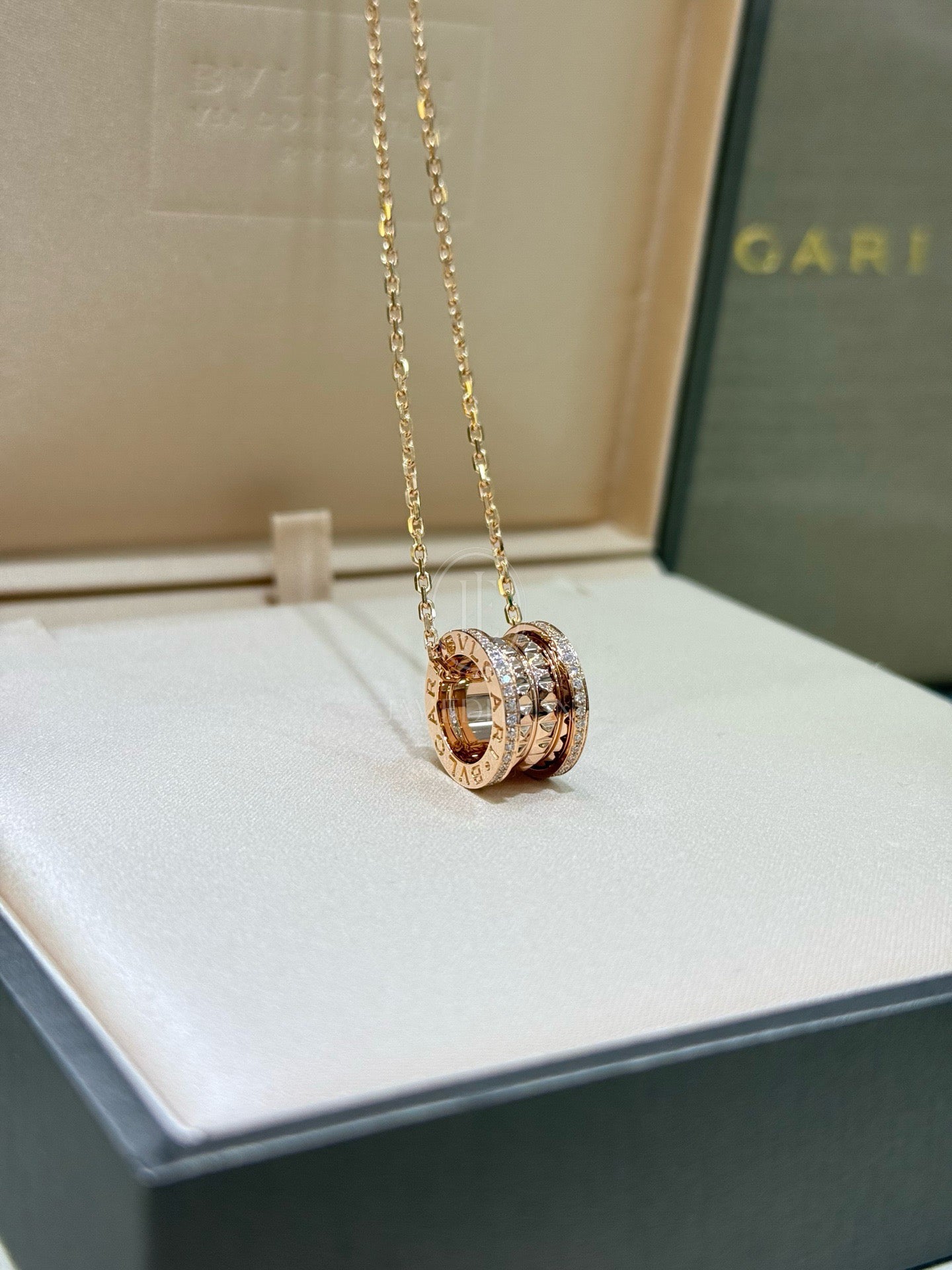 불가리 비제로원 락 가장 파베 네크리스 (18K)