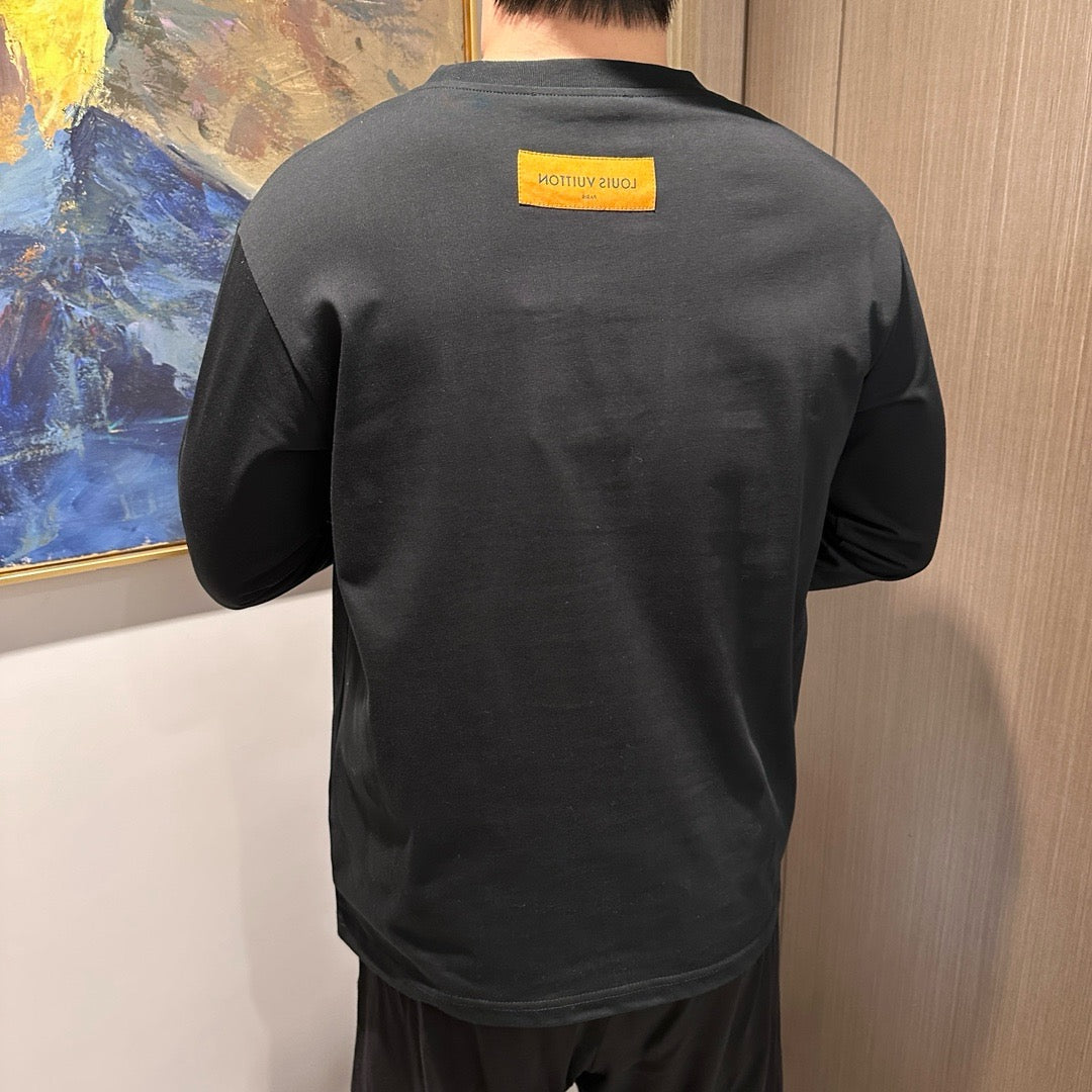 루이비통 엠보스드 LV 롱 슬리브드 티셔츠